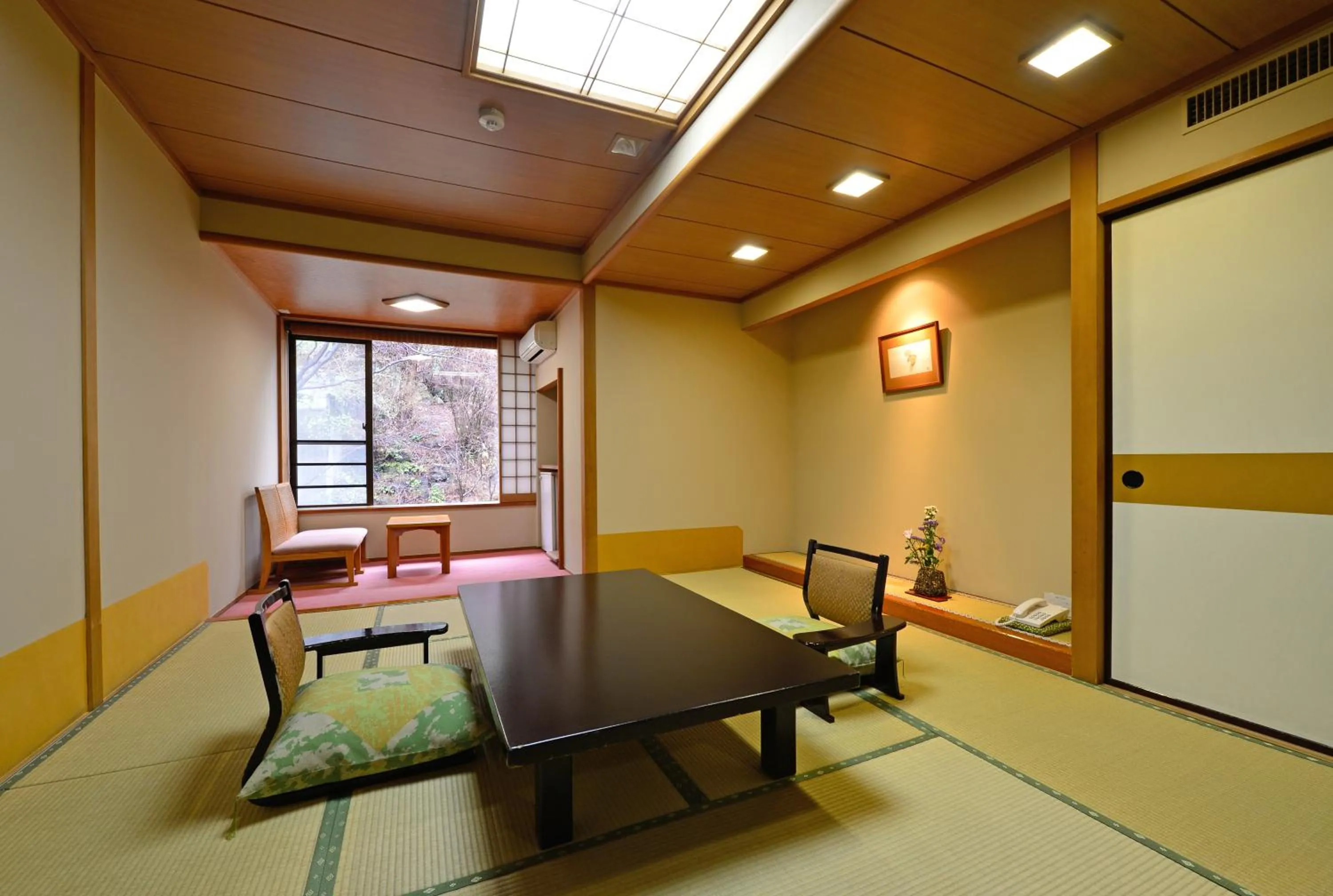 Photo of the whole room in Osakaya Ryokan