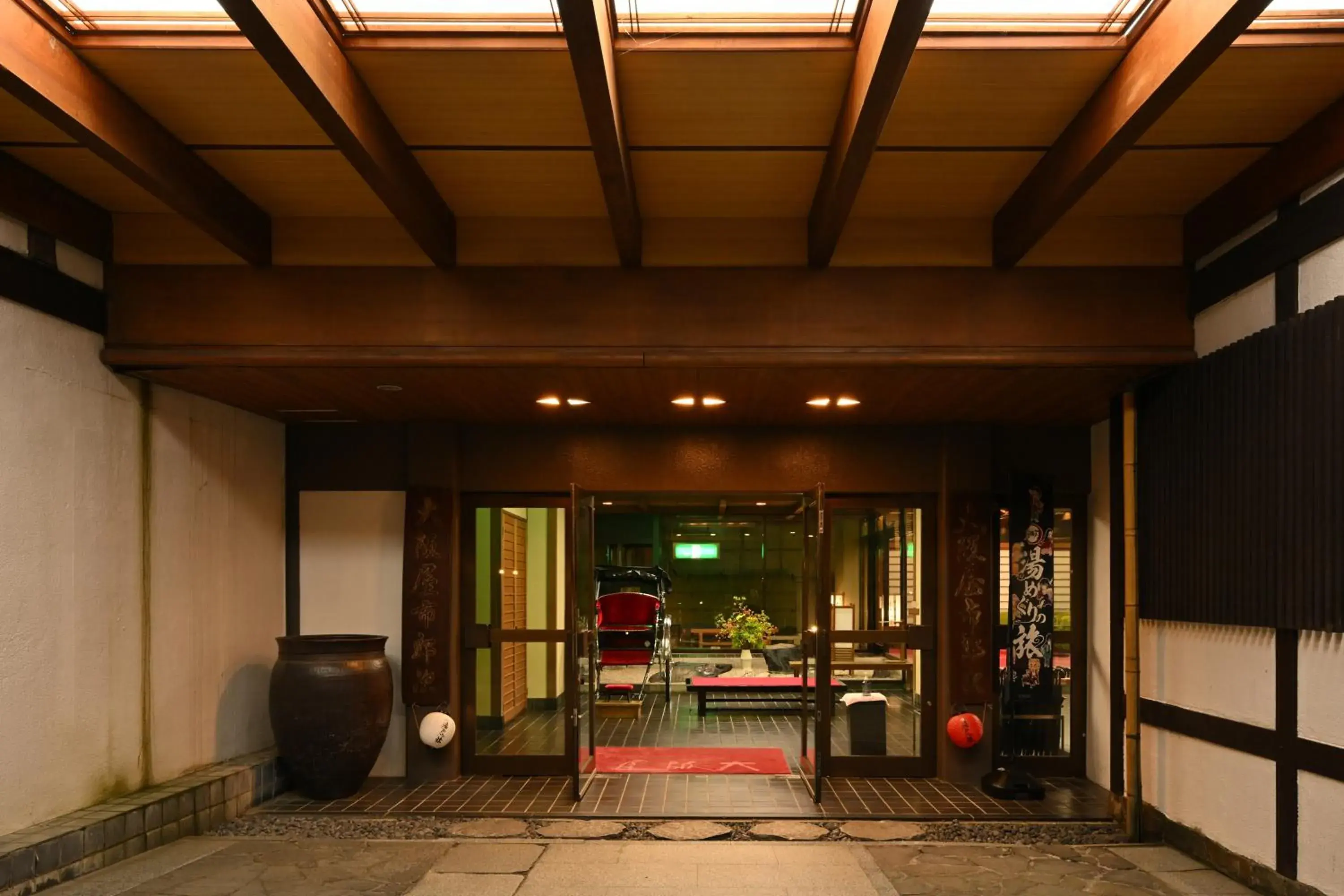 Facade/entrance in Osakaya Ryokan Facade/entrance in Osakaya Ryokan