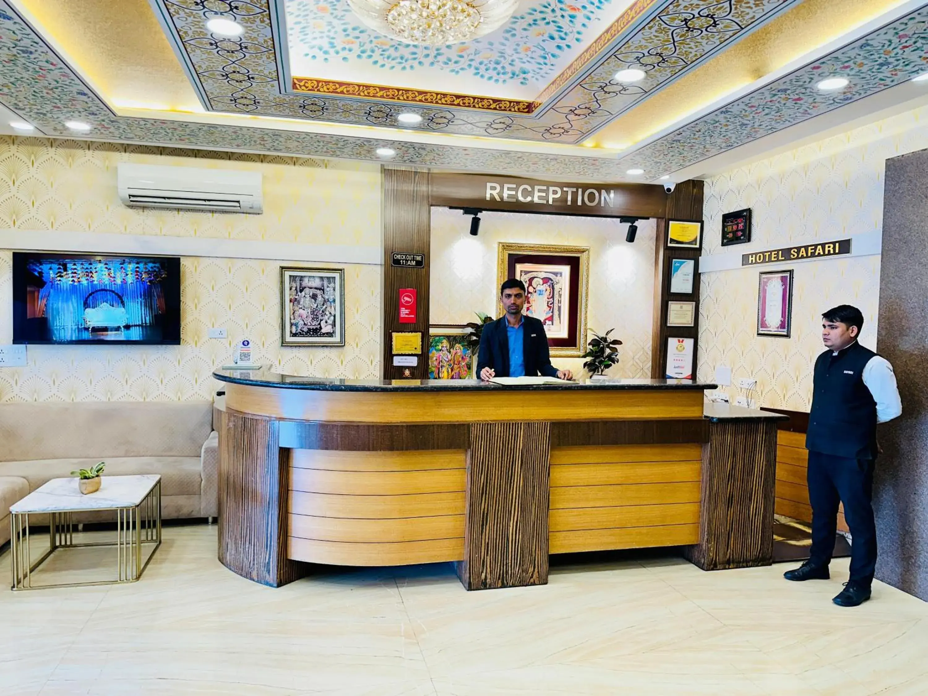 Lobby or reception in Hotel Safari Lobby or reception in Hotel Safari