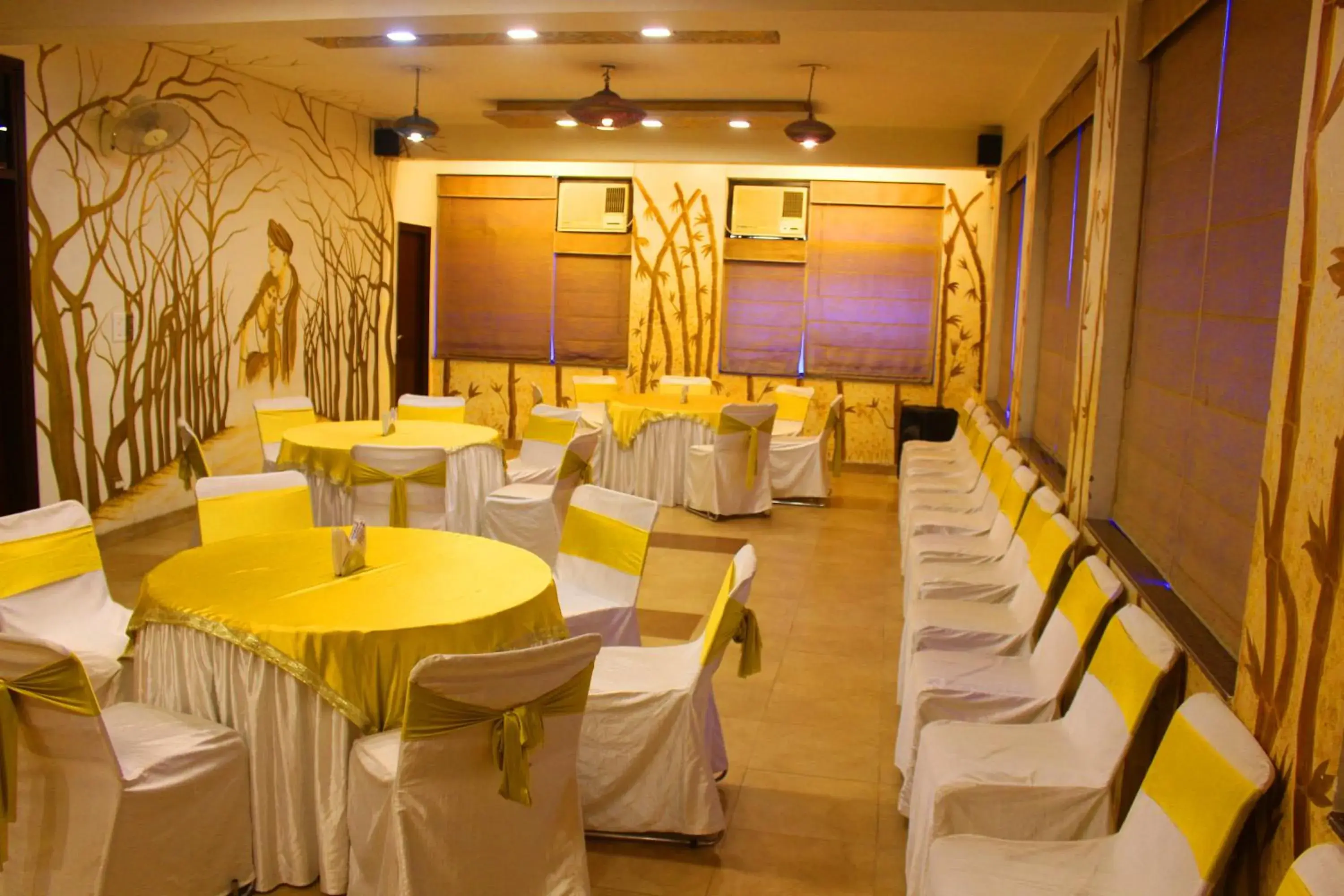 Restaurant/places to eat in Hotel Safari Restaurant/places to eat in Hotel Safari