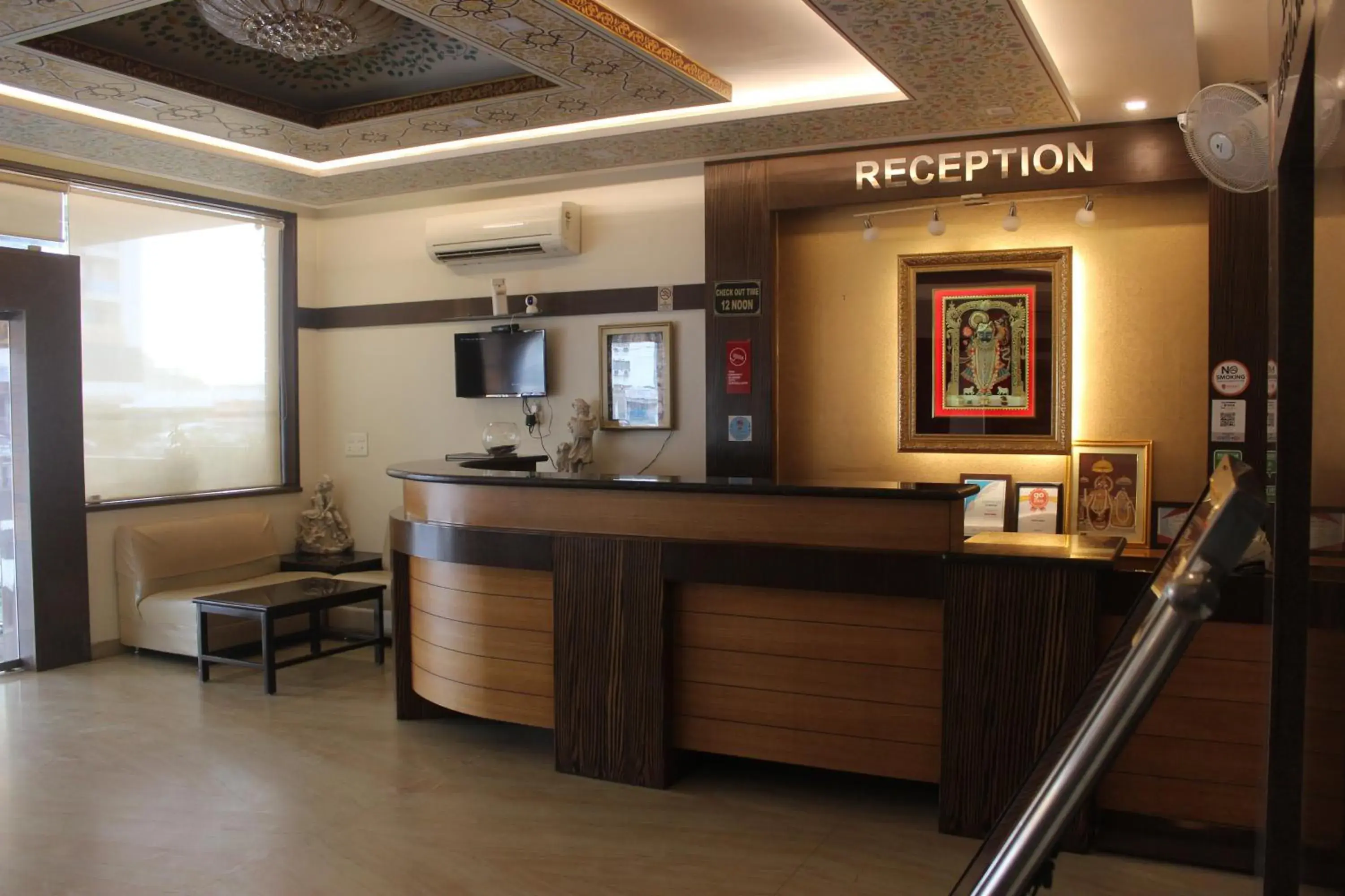 Lobby or reception in Hotel Safari Lobby or reception in Hotel Safari