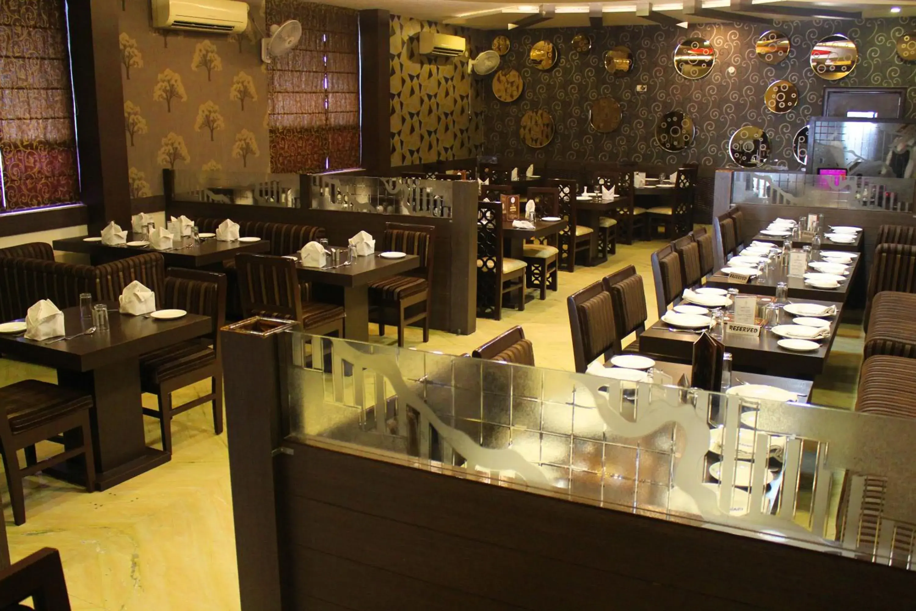 Restaurant/places to eat in Hotel Safari Restaurant/places to eat in Hotel Safari