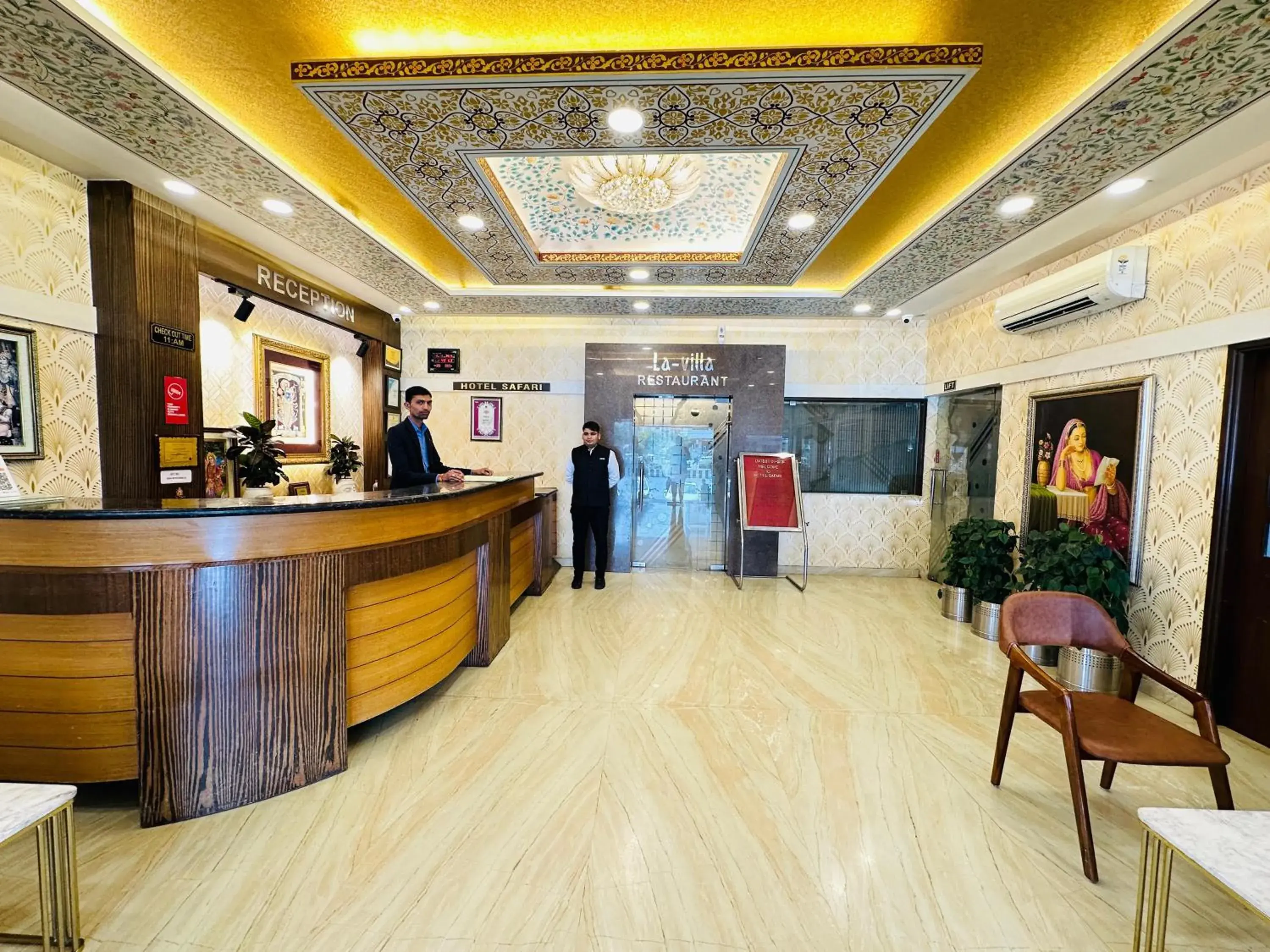 Lobby or reception in Hotel Safari Lobby or reception in Hotel Safari