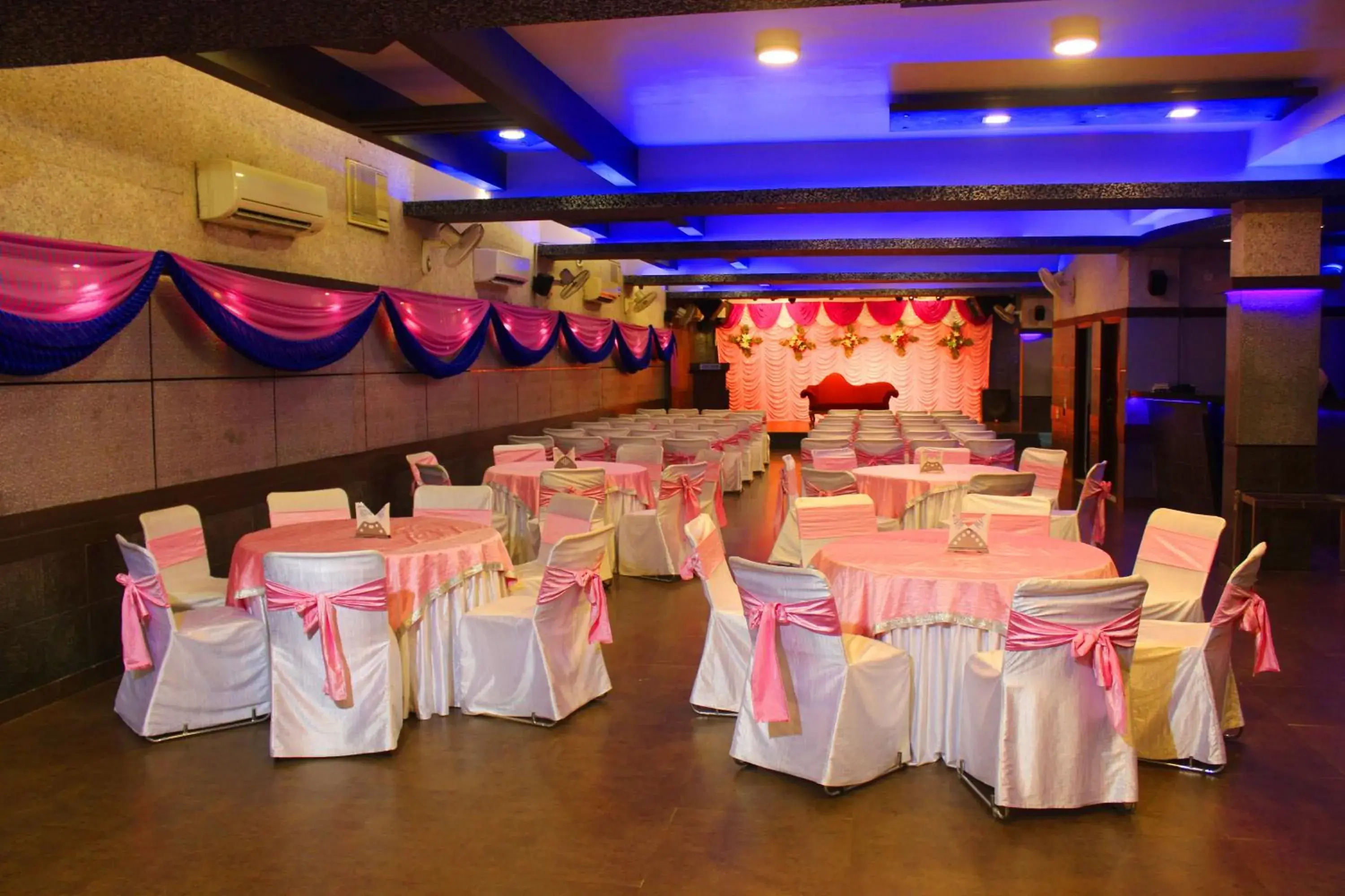 Restaurant/places to eat in Hotel Safari Restaurant/places to eat in Hotel Safari