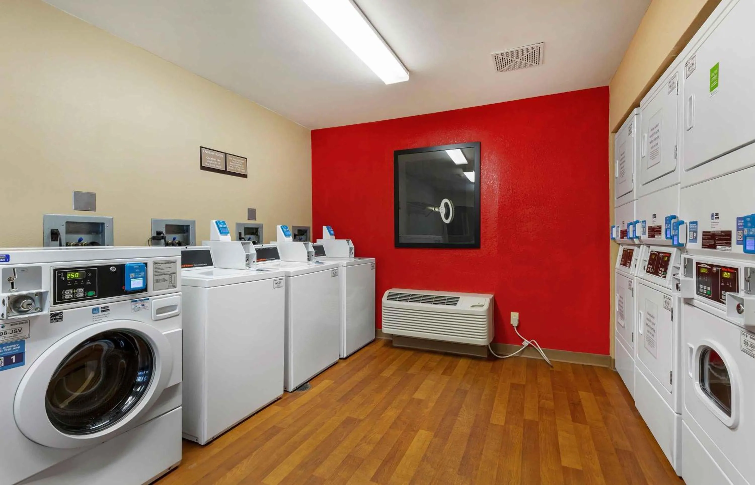 Property building in Extended Stay America Suites - Baltimore - Glen Burnie