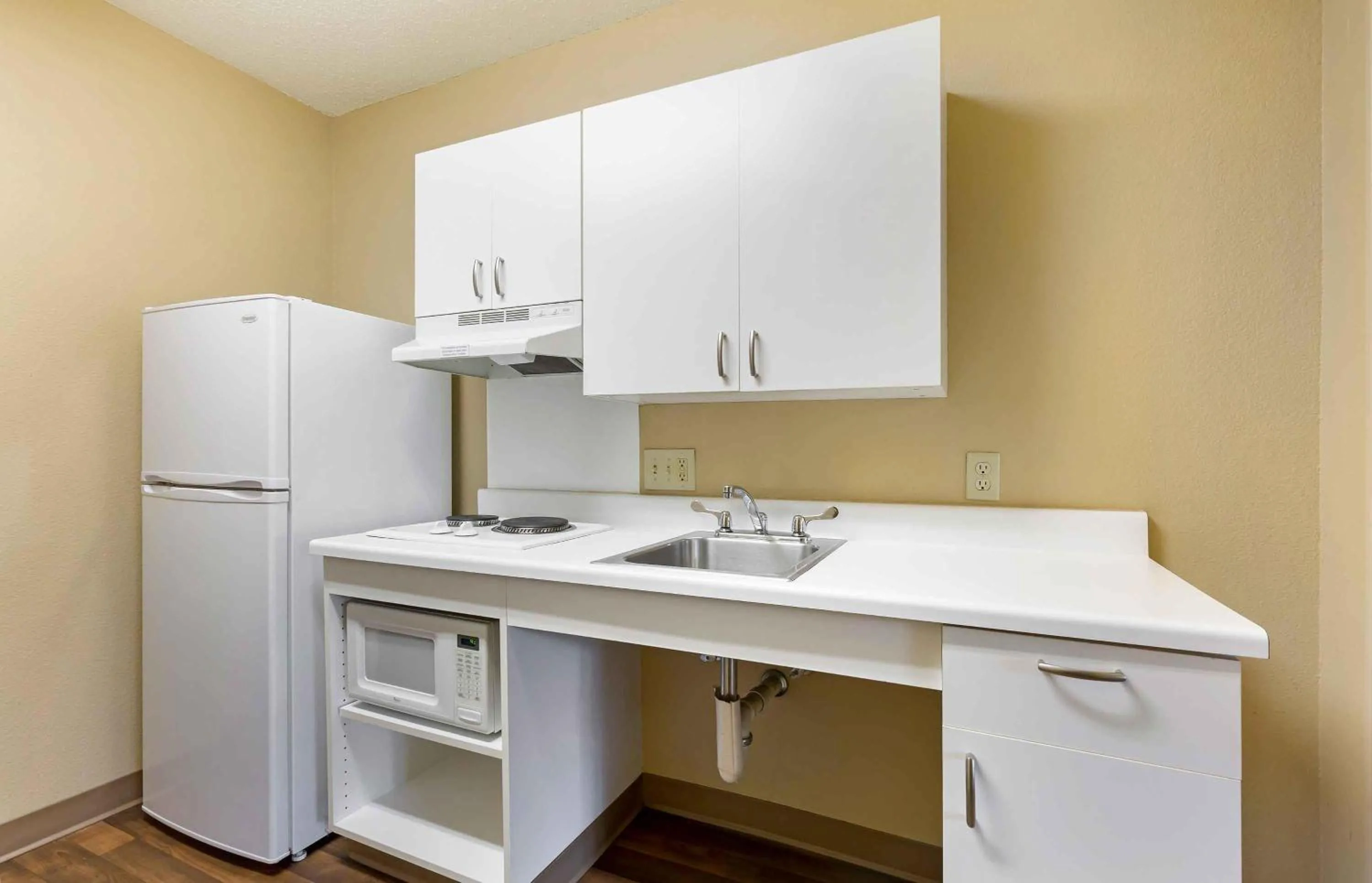 Kitchen or kitchenette in Extended Stay America Suites - Baltimore - Glen Burnie