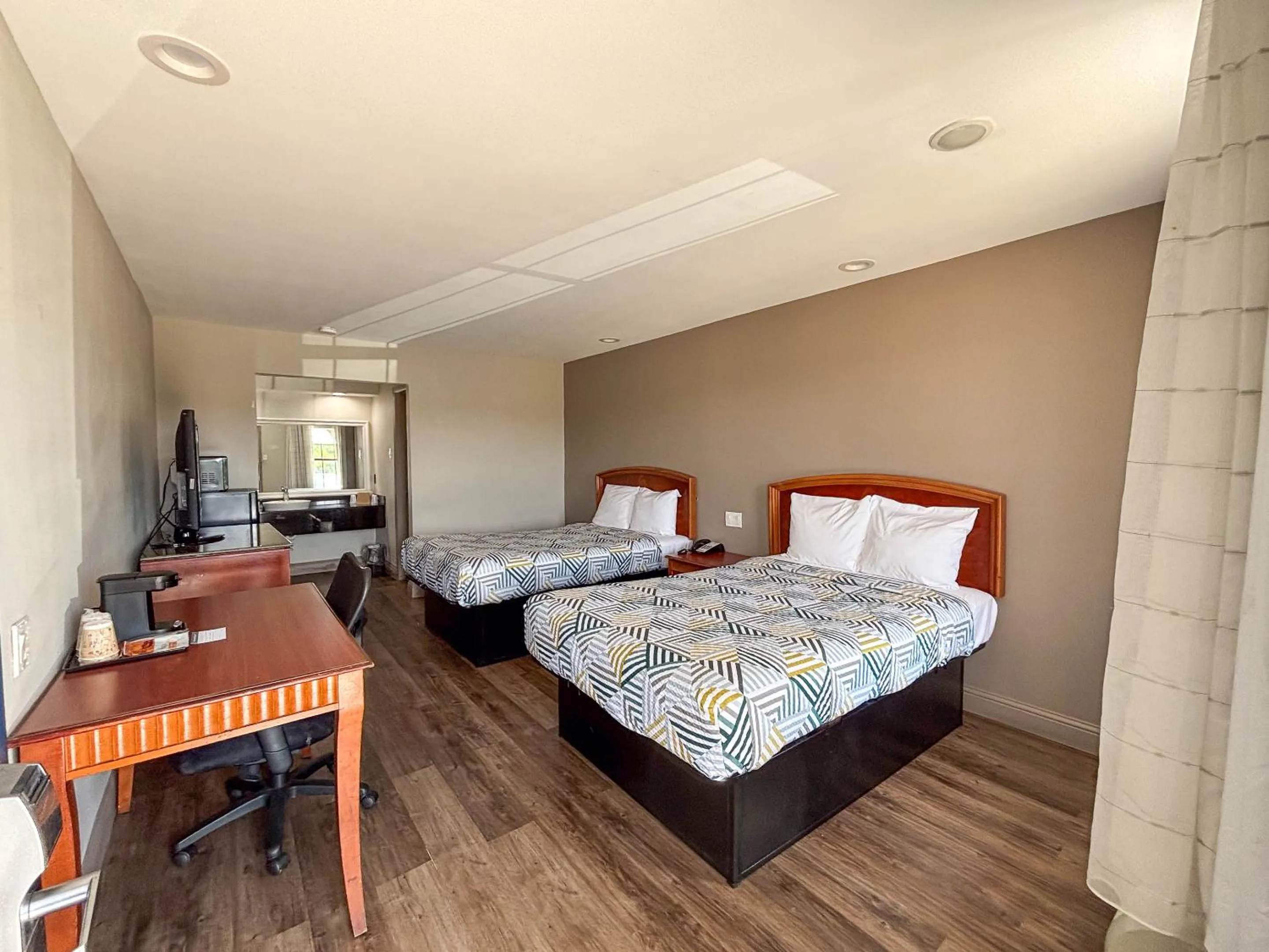 Bed in Studio 6 Suites Mesquite, TX – Gross Rd.