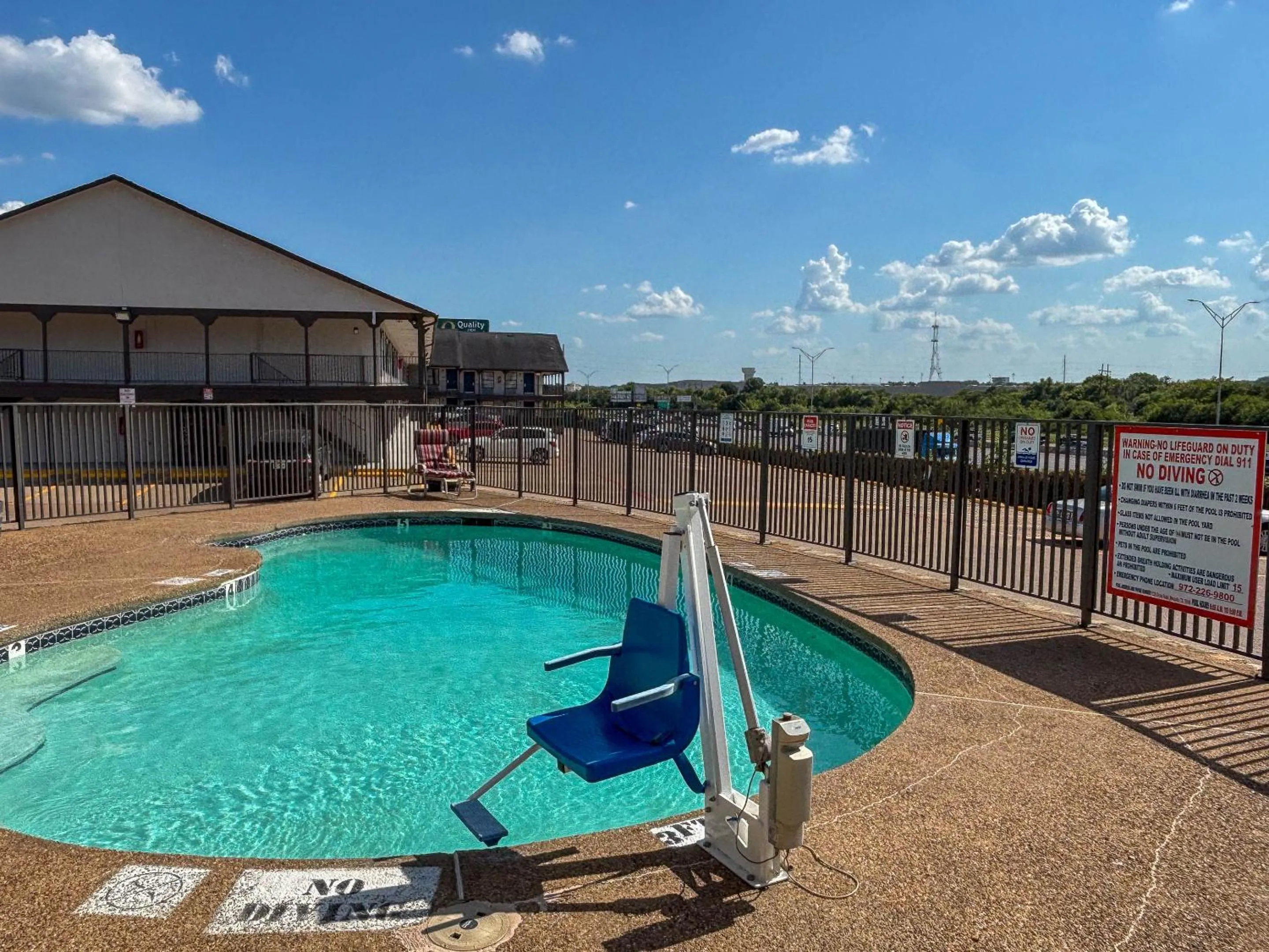 Swimming pool in Studio 6 Suites Mesquite, TX – Gross Rd.