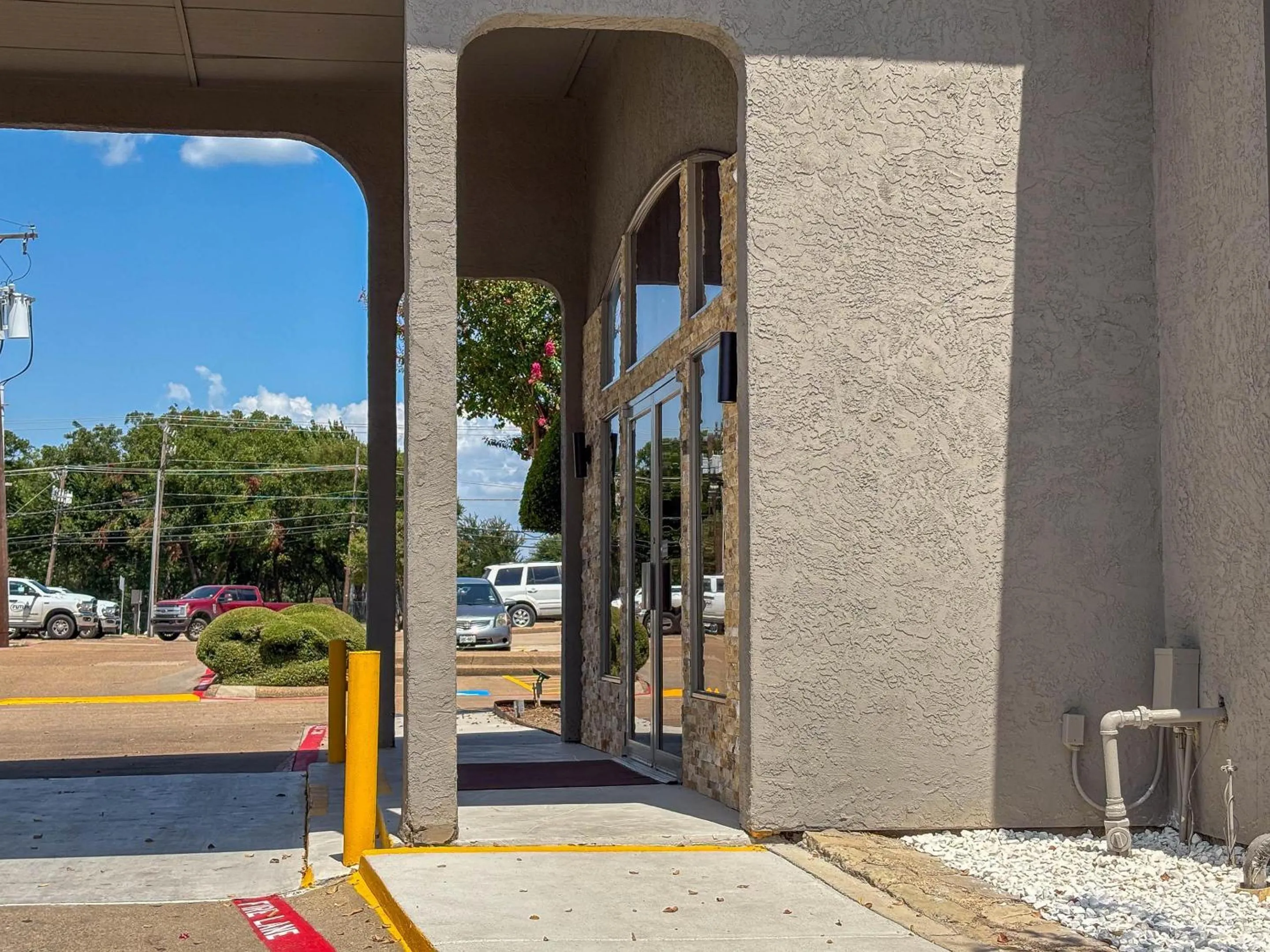 Property building in Studio 6 Suites Mesquite, TX – Gross Rd.
