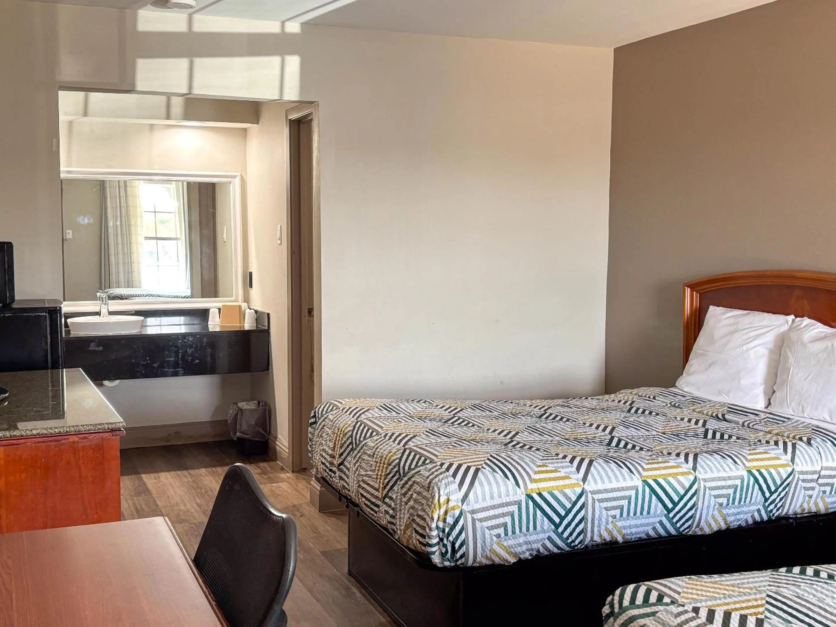 Photo of the whole room, Bed in Studio 6 Suites Mesquite, TX – Gross Rd.