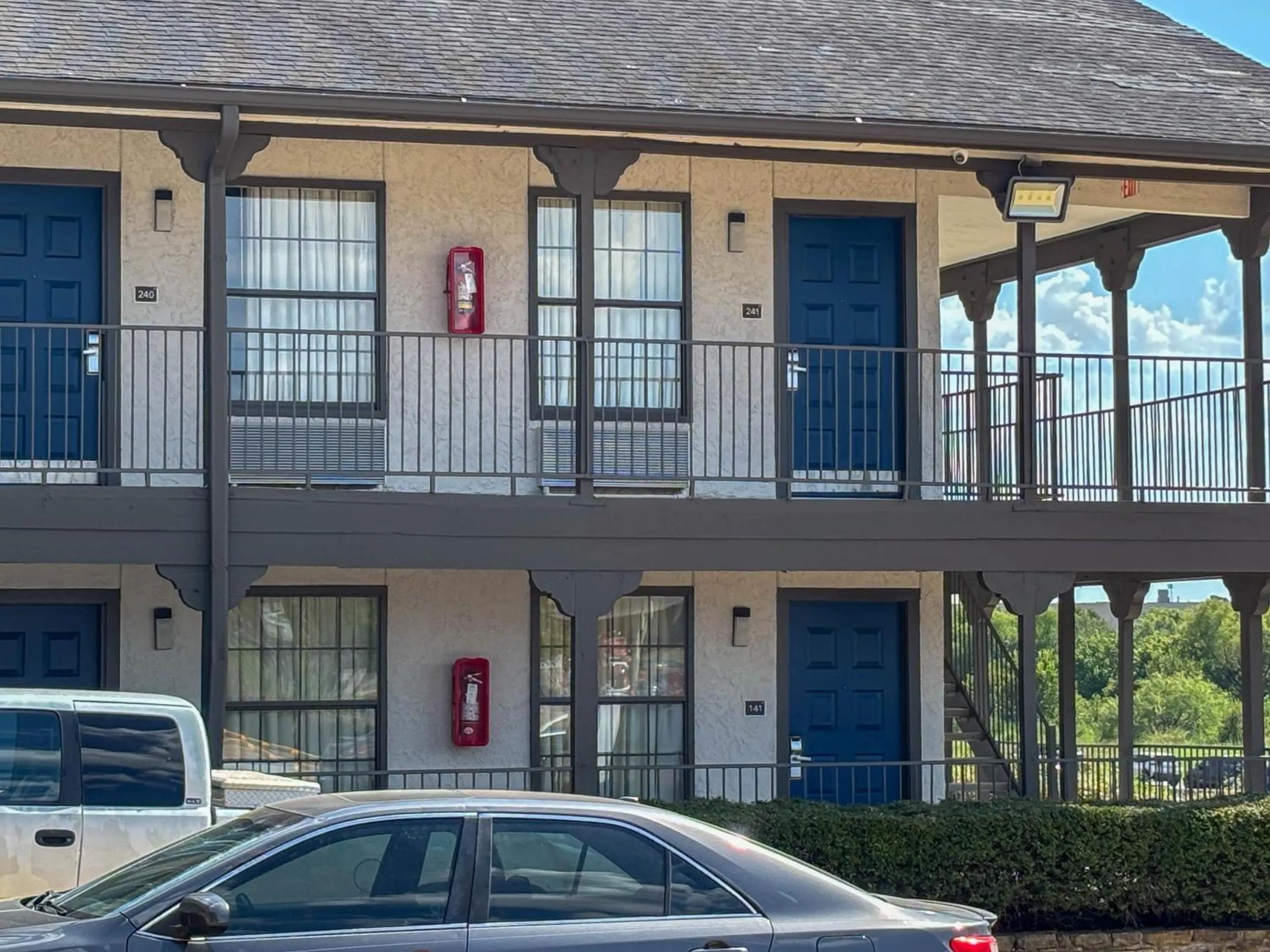 Property building in Studio 6 Suites Mesquite, TX – Gross Rd.