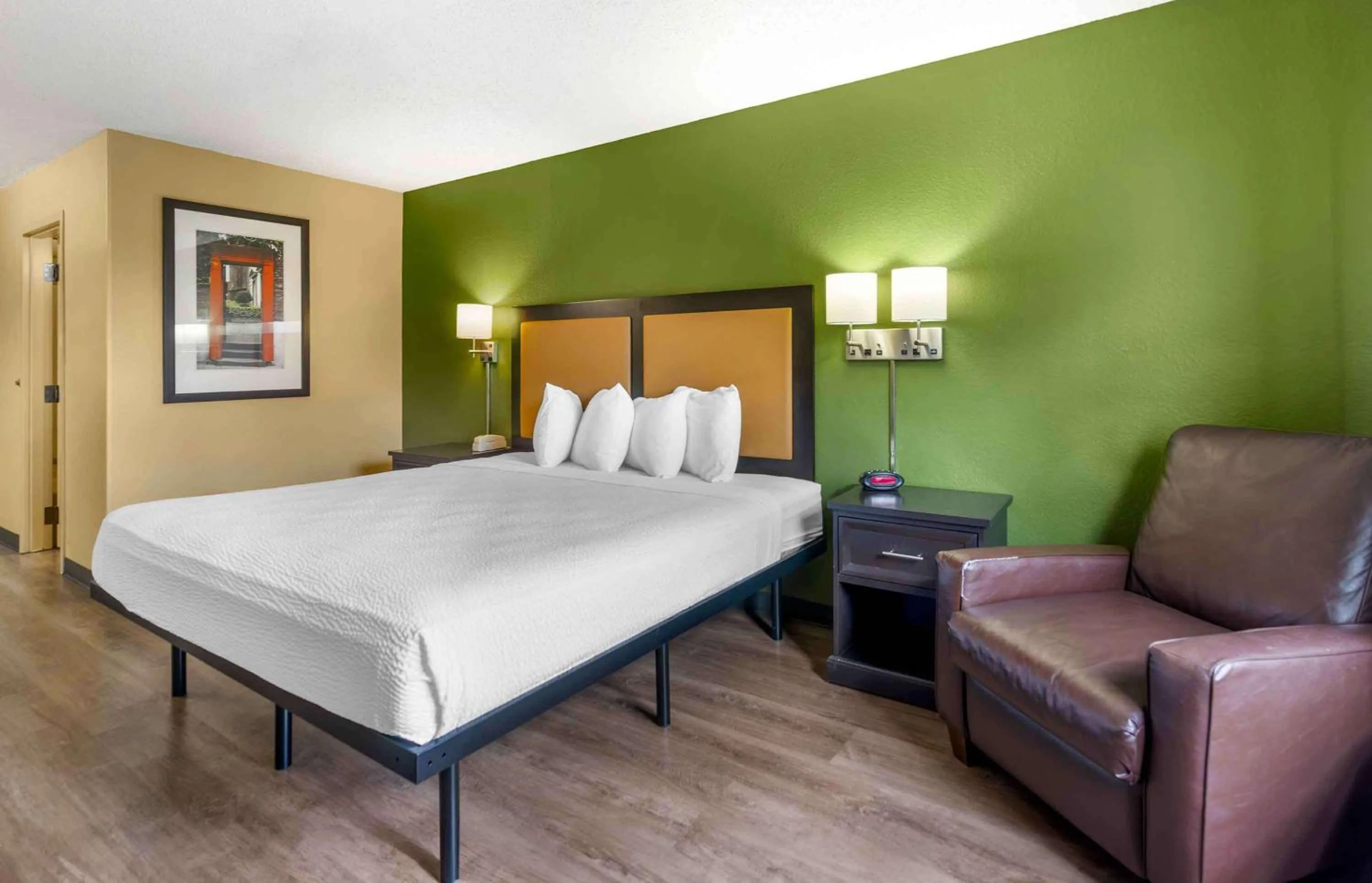 Bedroom, Bed in Extended Stay America Select Suites - Tampa - North - USF - Attractions