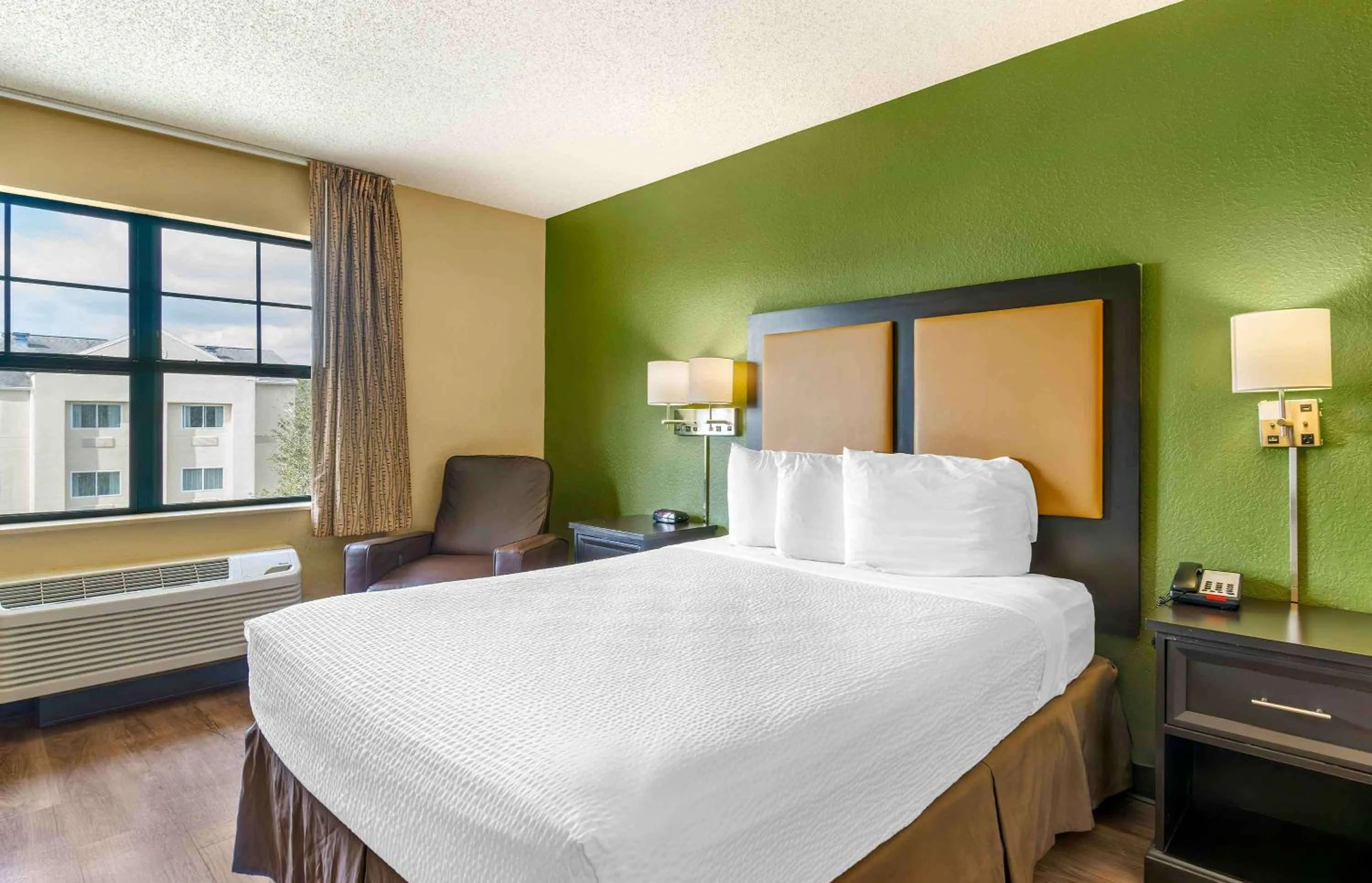 Bedroom, Bed in Extended Stay America Select Suites - Tampa - North - USF - Attractions