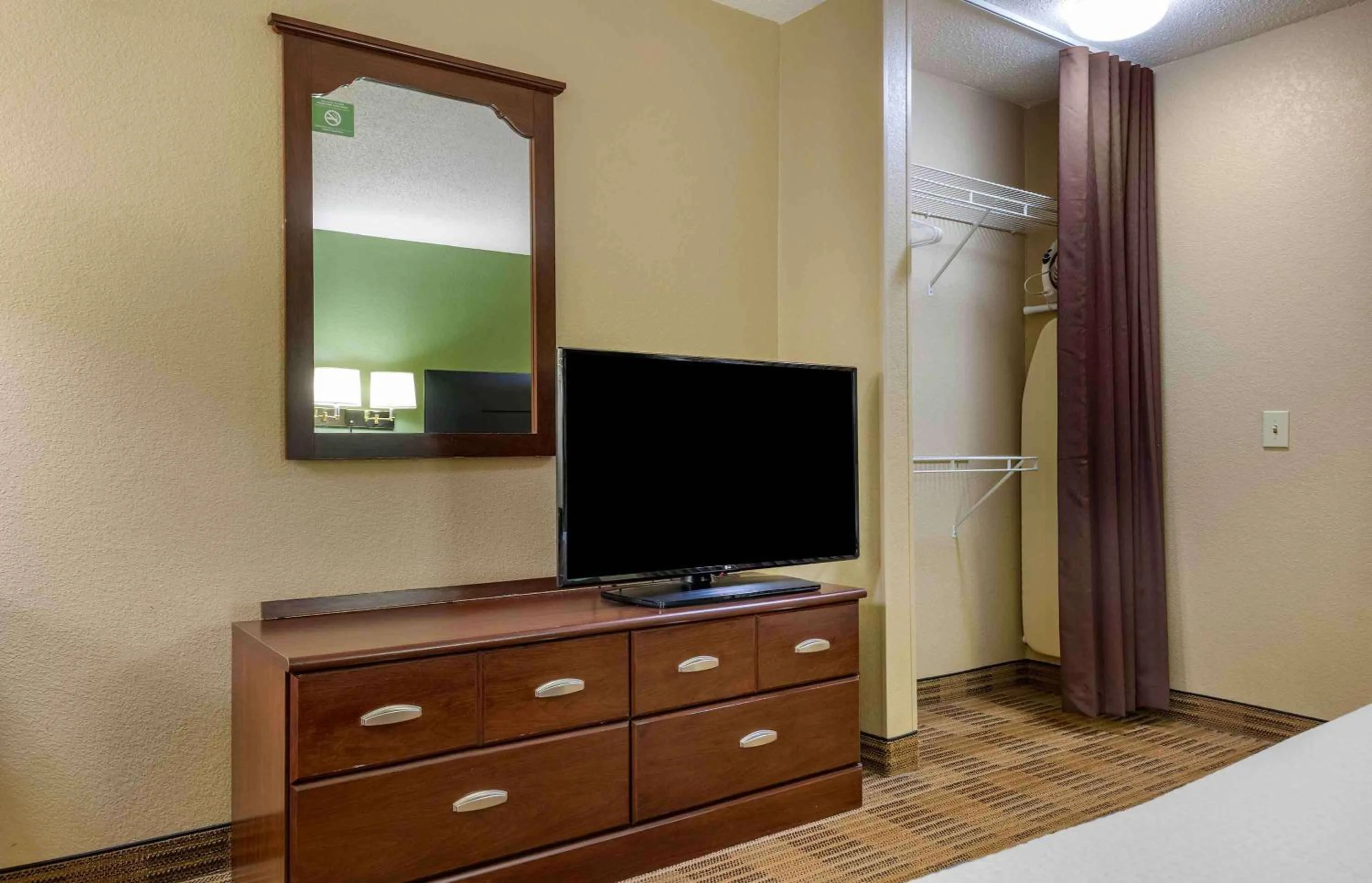 Bedroom in Extended Stay America Suites - Pittsburgh - West Mifflin