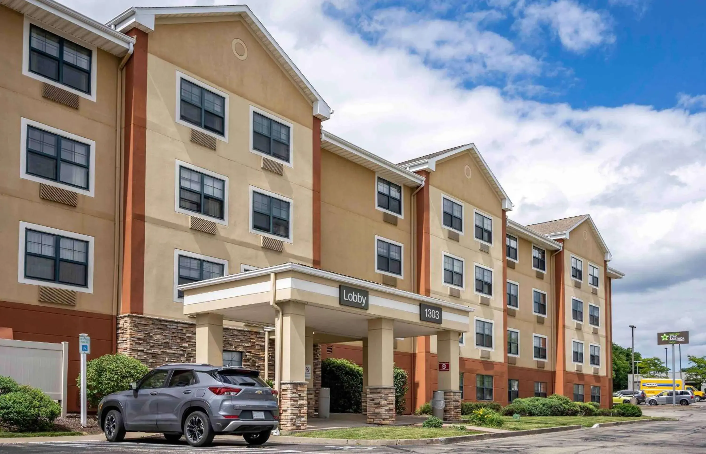 Property building in Extended Stay America Suites - Pittsburgh - West Mifflin Property building in Extended Stay America Suites - Pittsburgh - West Mifflin