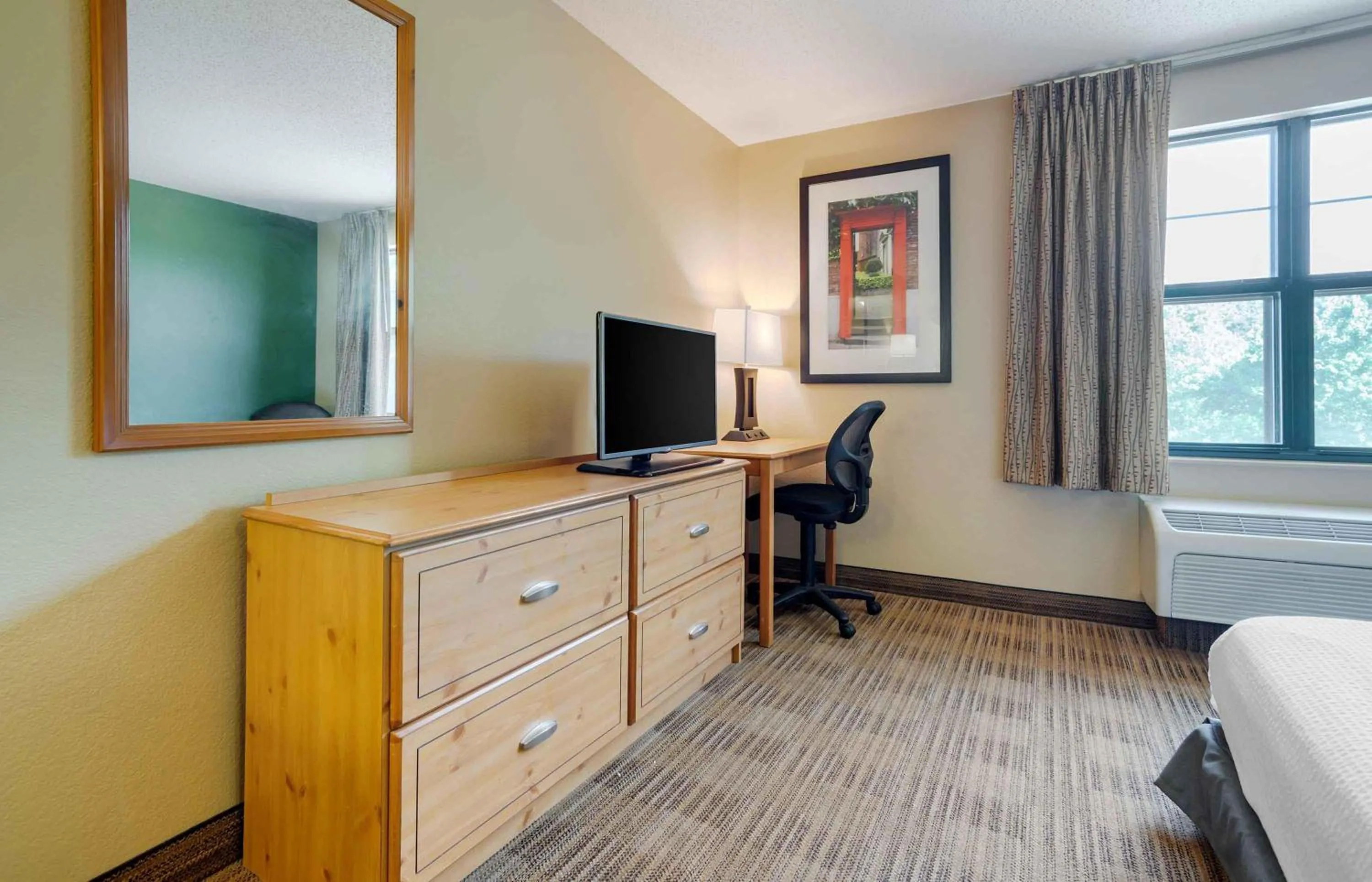 Bedroom, Bed in Extended Stay America Suites - Baltimore - Bel Air - Aberdeen