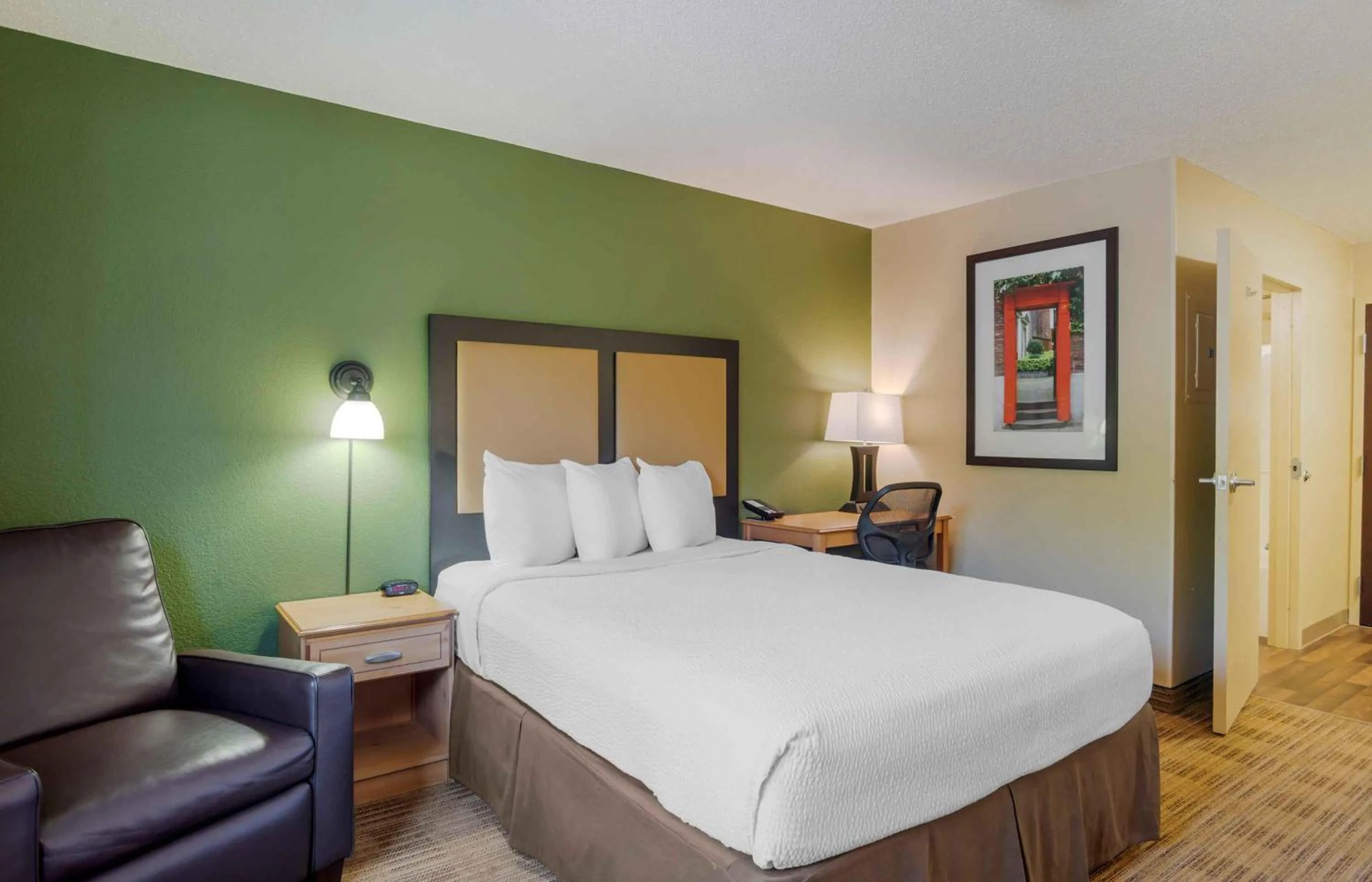 Bedroom, Bed in Extended Stay America Suites - Baltimore - Bel Air - Aberdeen