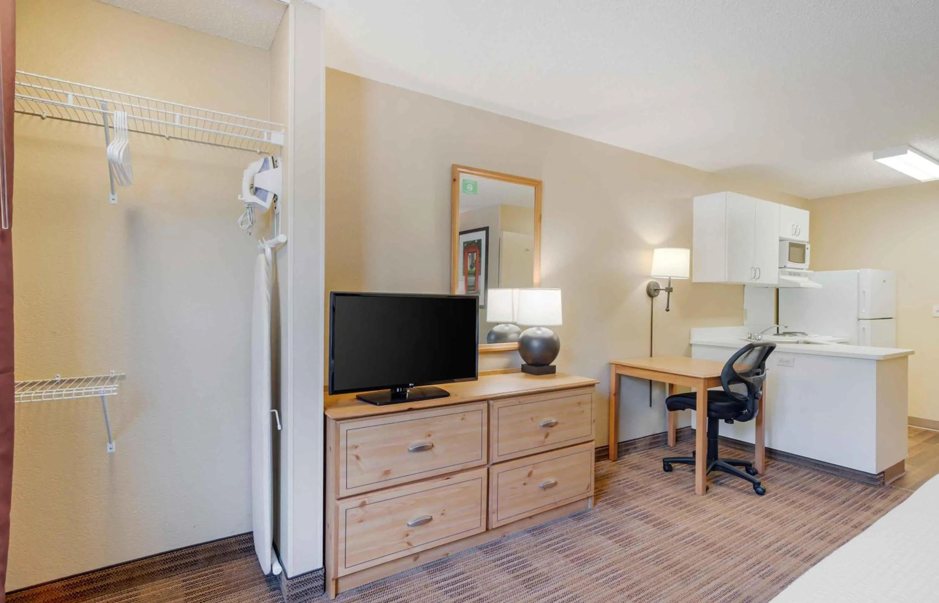 Bedroom in Extended Stay America Suites - Baltimore - Bel Air - Aberdeen