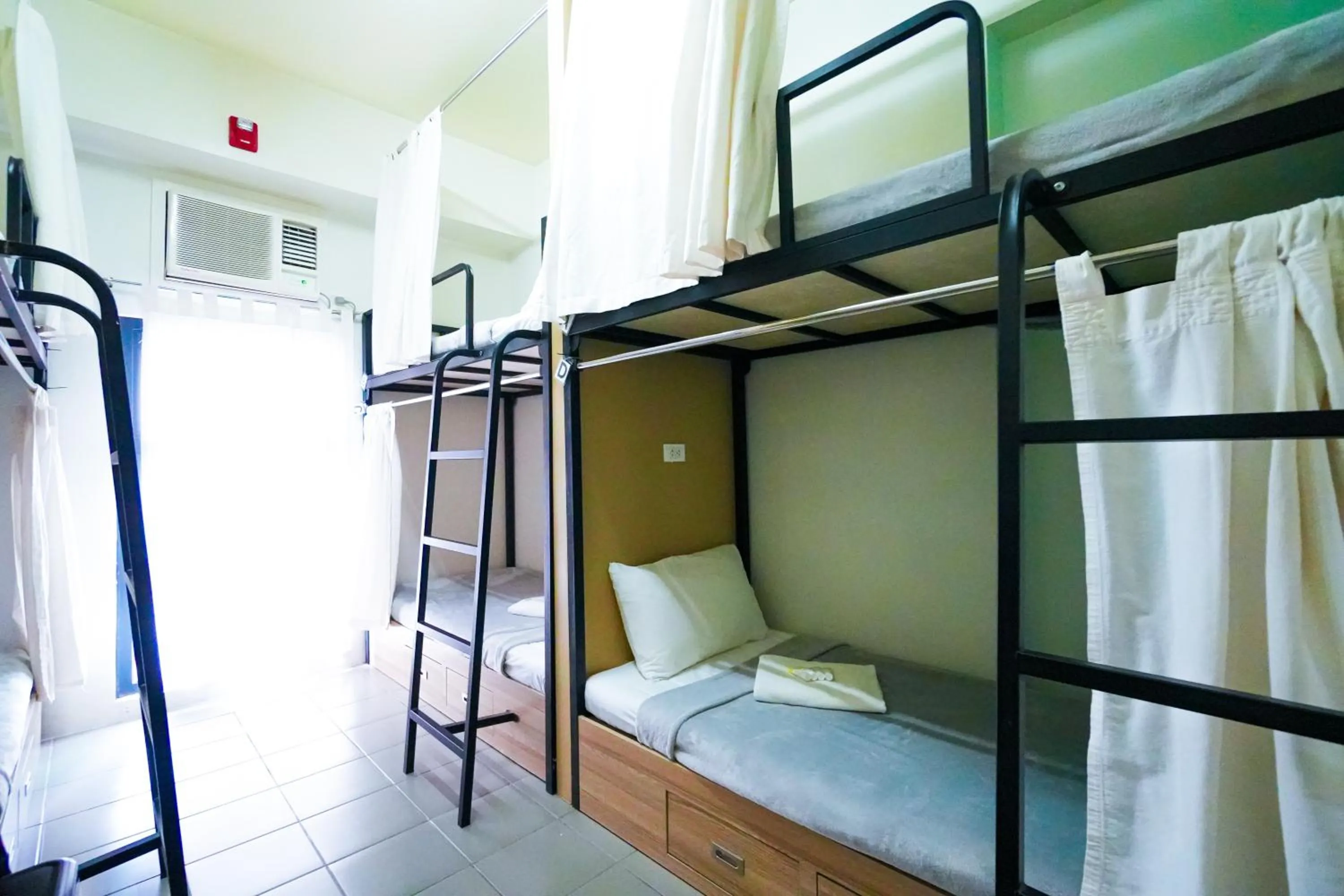 Bed in The City Flats Amorsolo