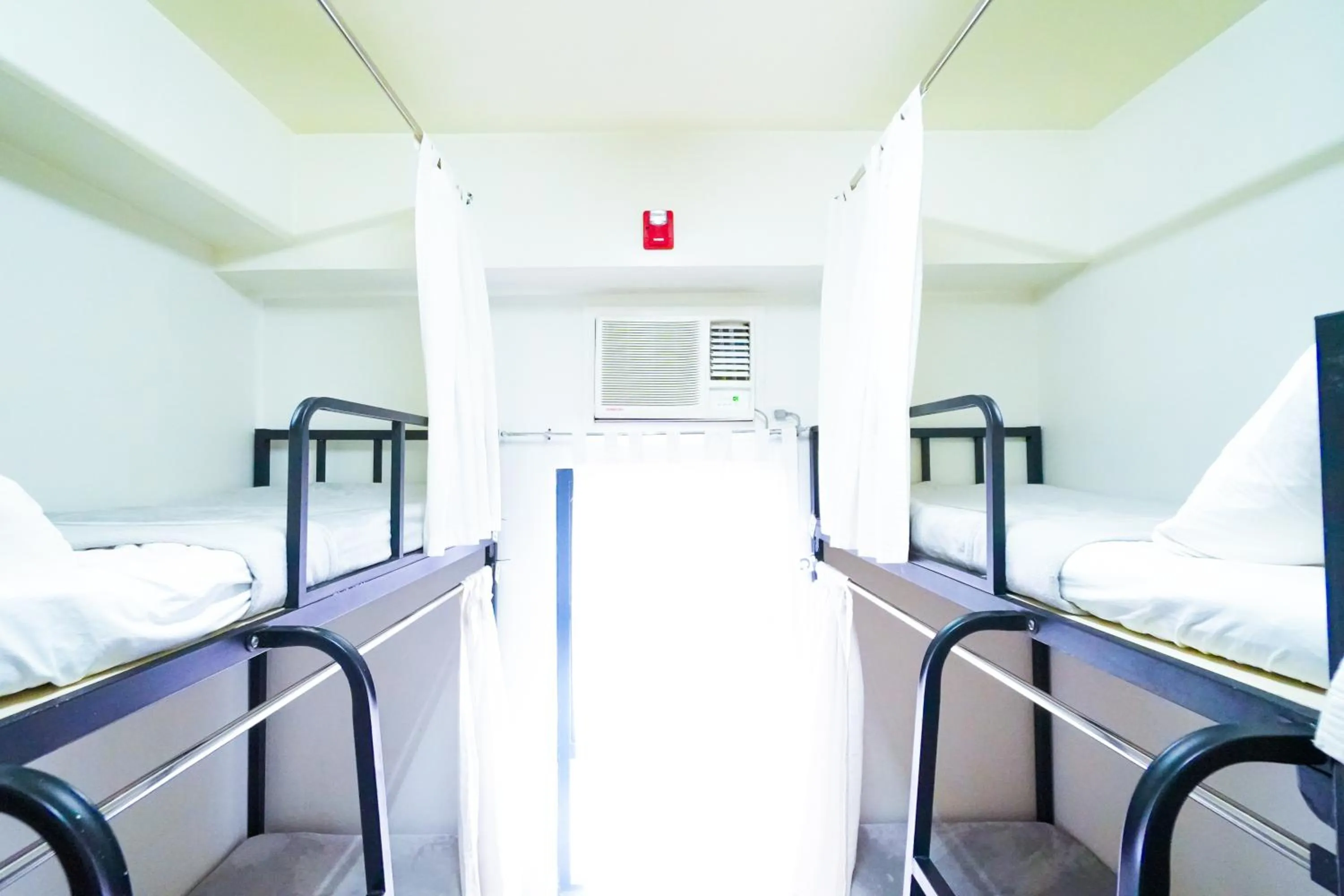 Bed in The City Flats Amorsolo