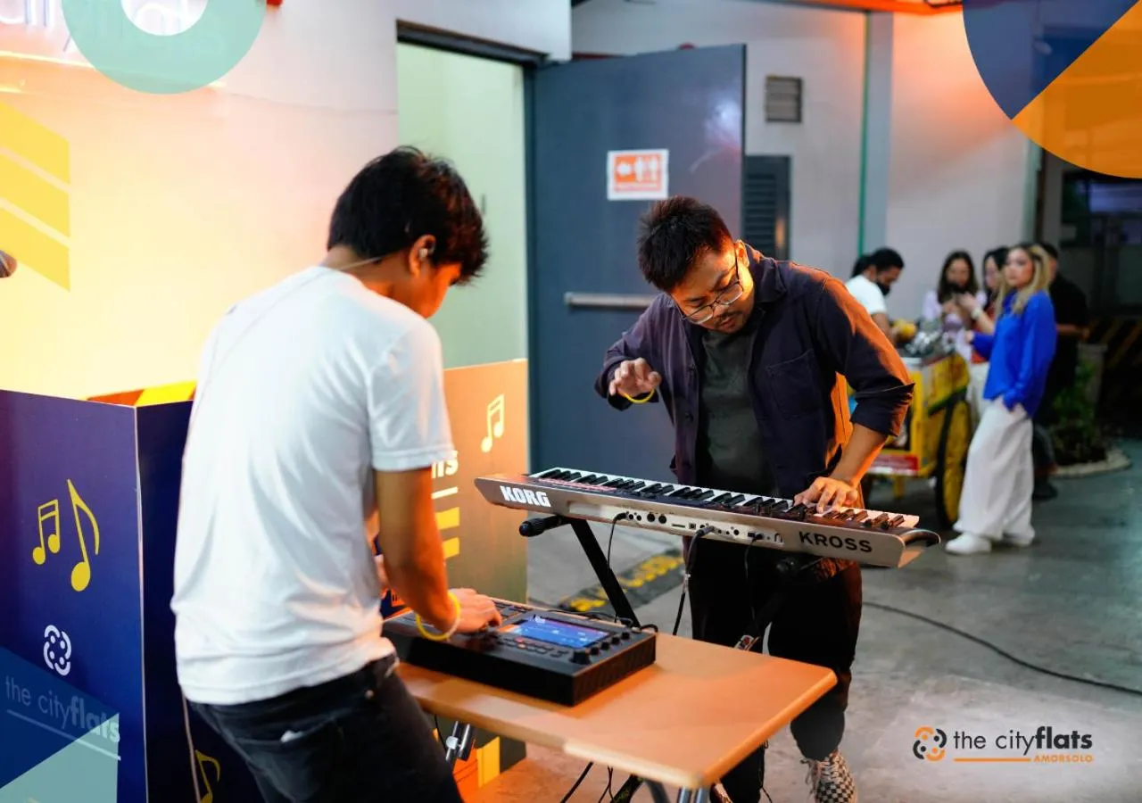 People in The City Flats Amorsolo