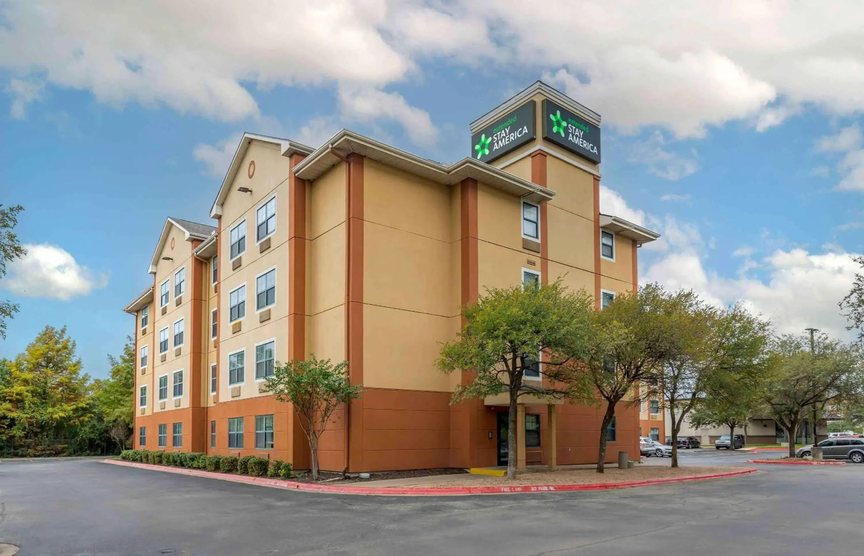 Property building in Extended Stay America Select Suites - Austin - Northwest - Lakeline Mall Property building in Extended Stay America Select Suites - Austin - Northwest - Lakeline Mall