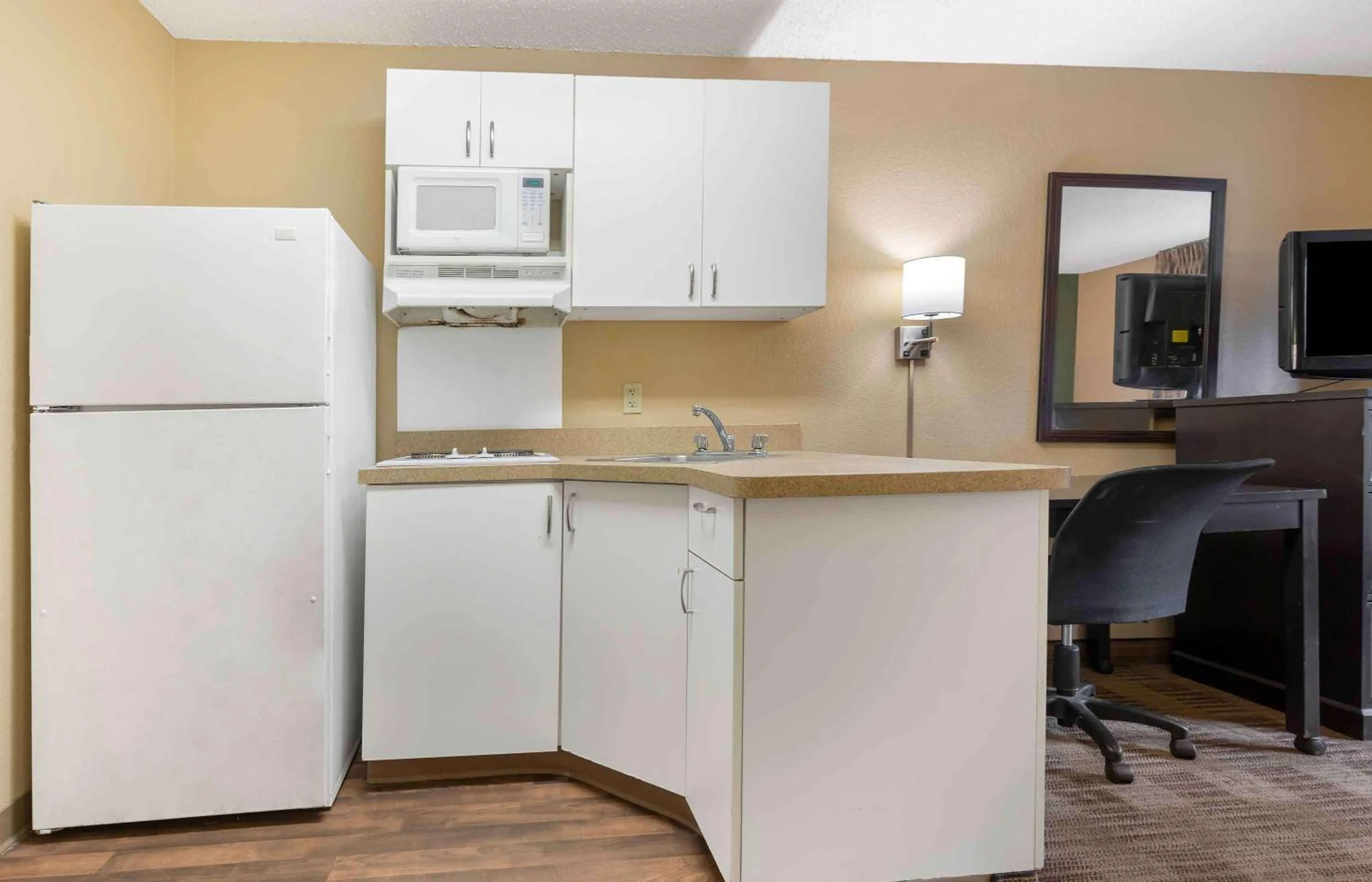 Kitchen or kitchenette in Extended Stay America Select Suites - Austin - Northwest - Lakeline Mall