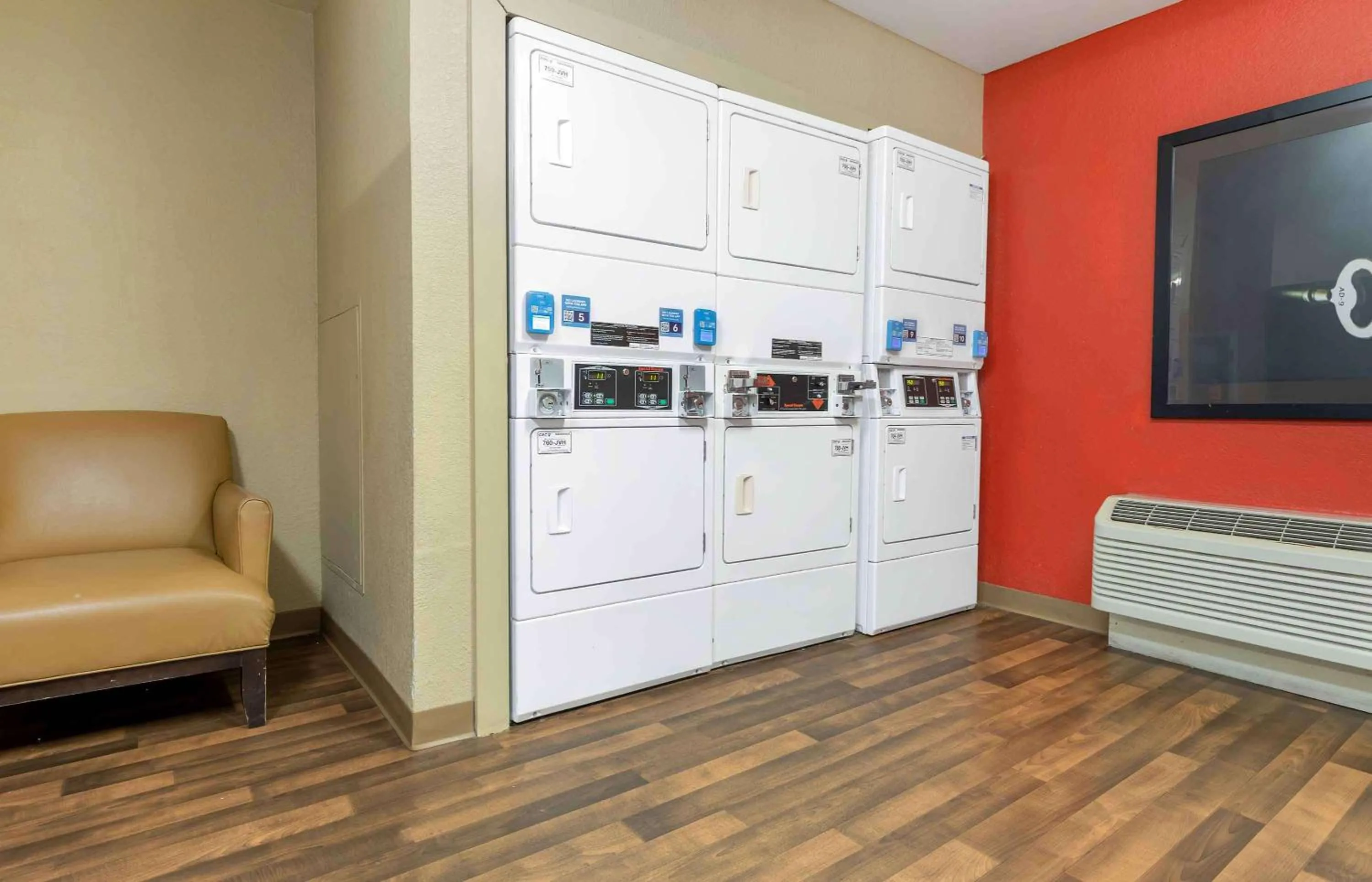 Property building in Extended Stay America Select Suites - Austin - Northwest - Lakeline Mall