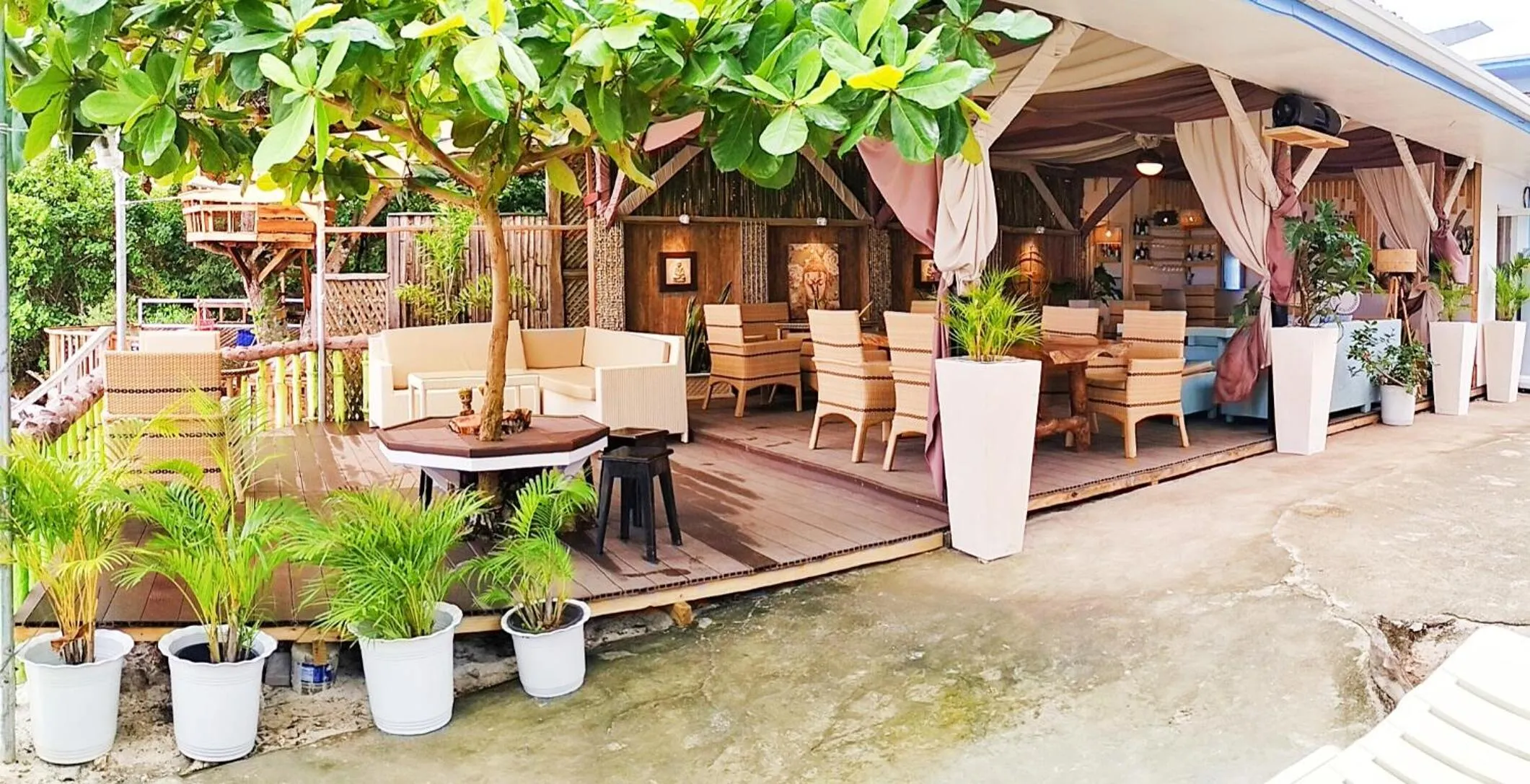 Restaurant/places to eat in Swakihan Guest House