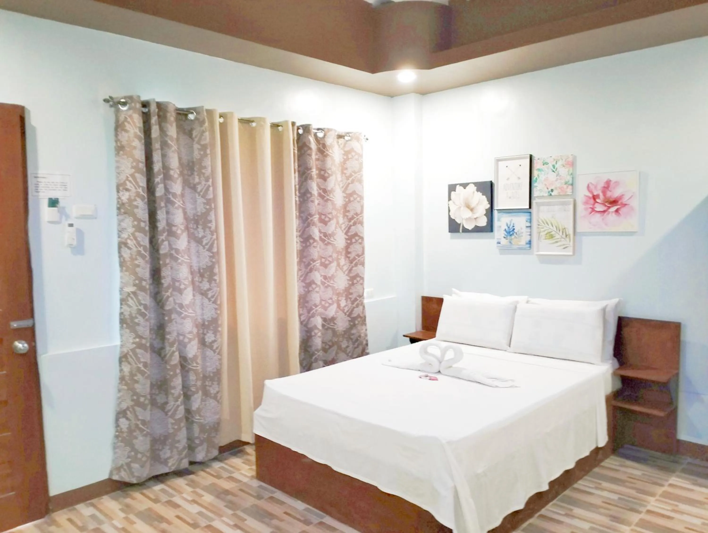 Photo of the whole room, Bed in Swakihan Guest House