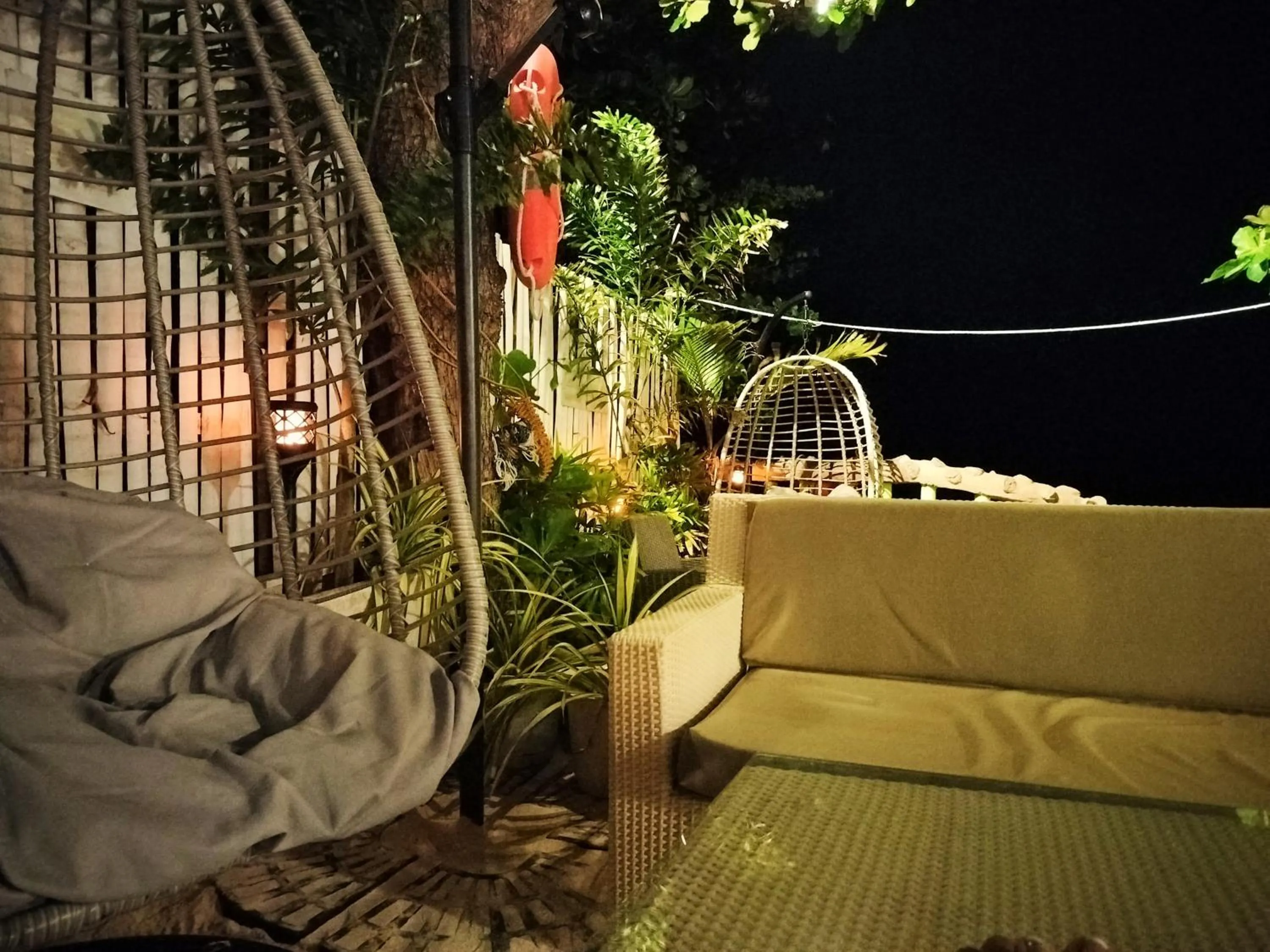 Restaurant/places to eat in Swakihan Guest House