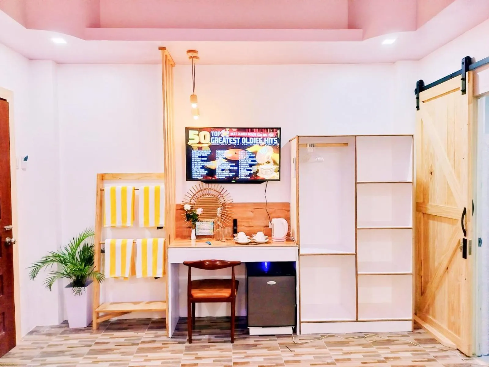 Restaurant/places to eat in Swakihan Guest House