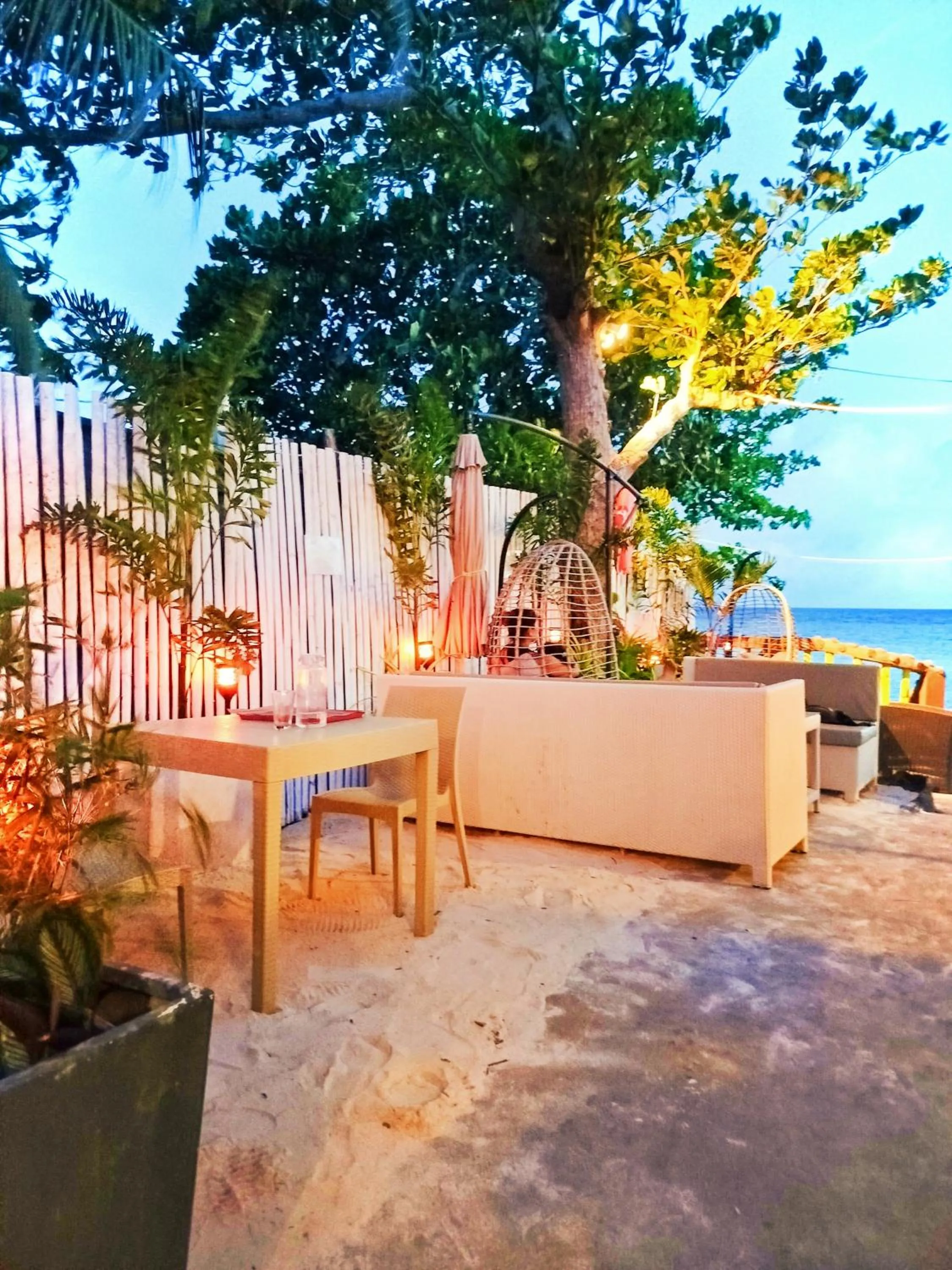 Restaurant/places to eat in Swakihan Guest House