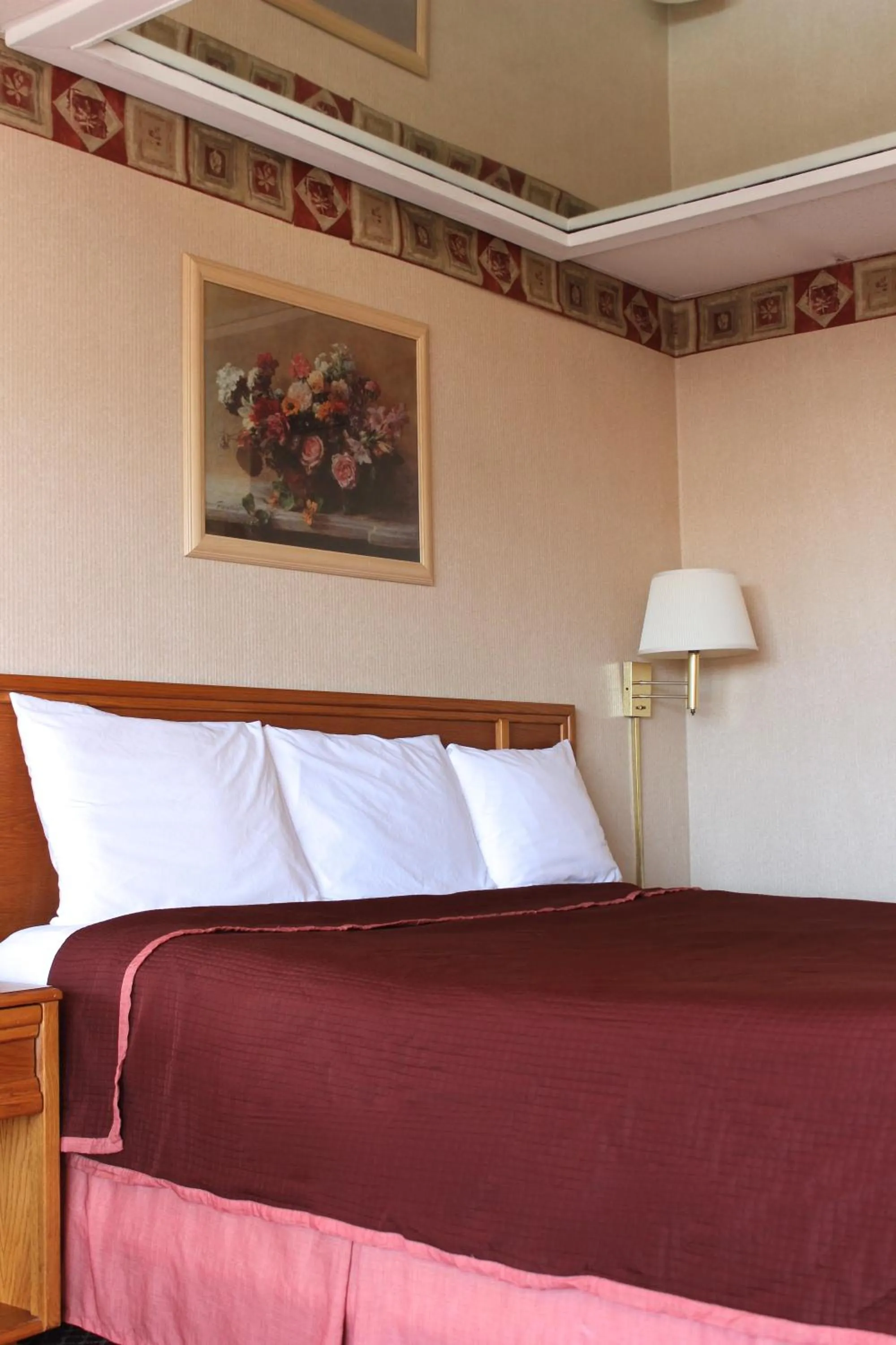 Bed in Regency Inn Richmond