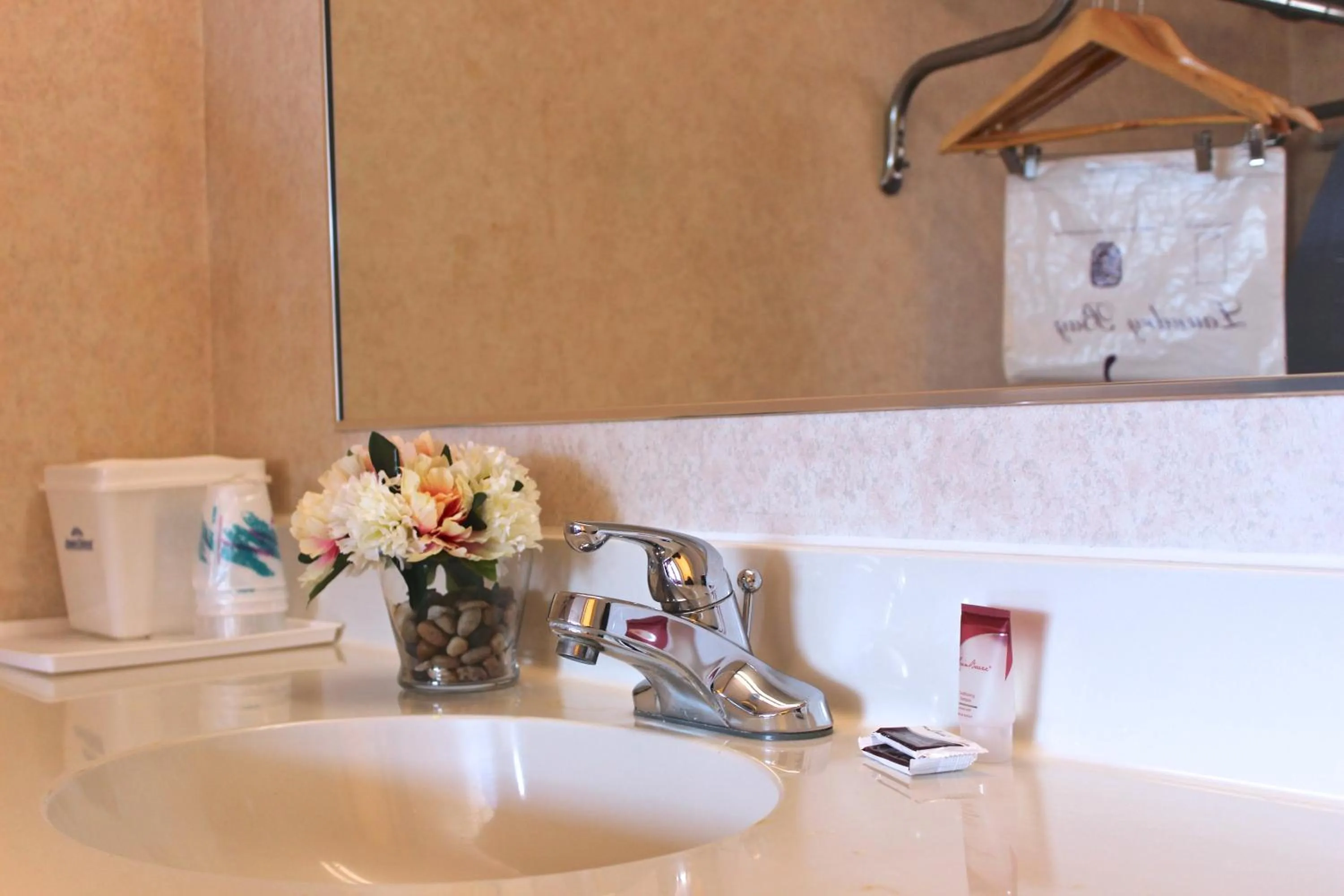 Toilet in Regency Inn Richmond