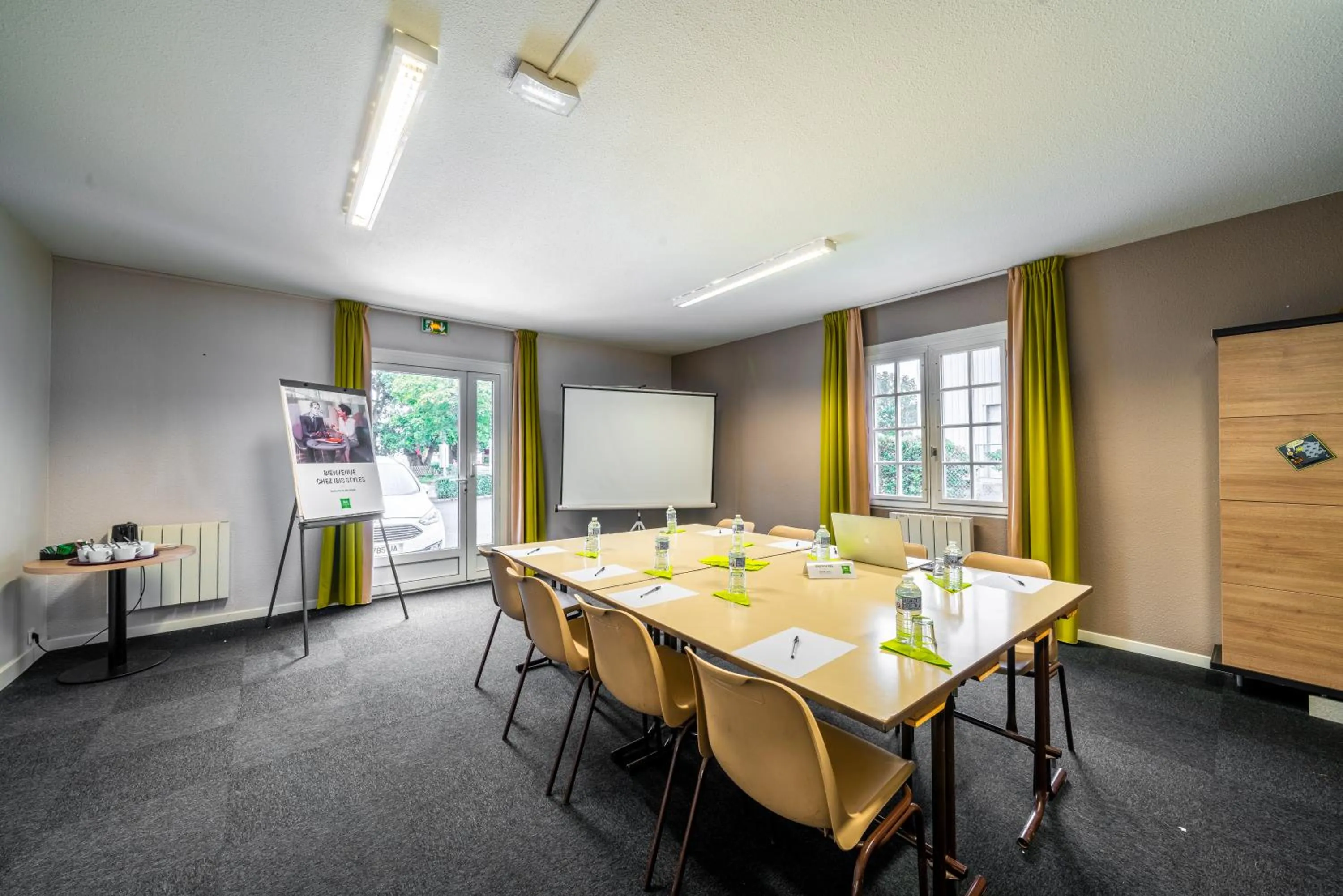 Meeting/conference room in ibis Styles Saint Brieuc Plerin