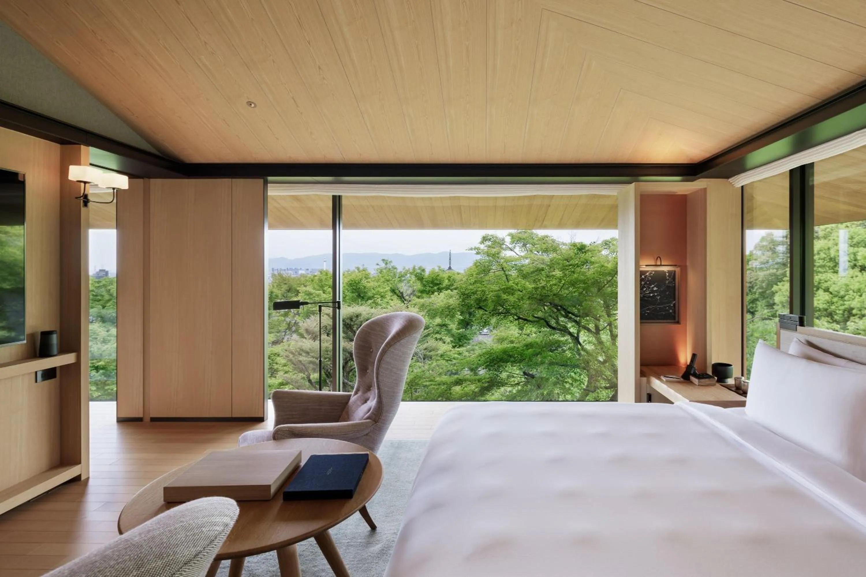 Photo of the whole room, Bed in Park Hyatt Kyoto
