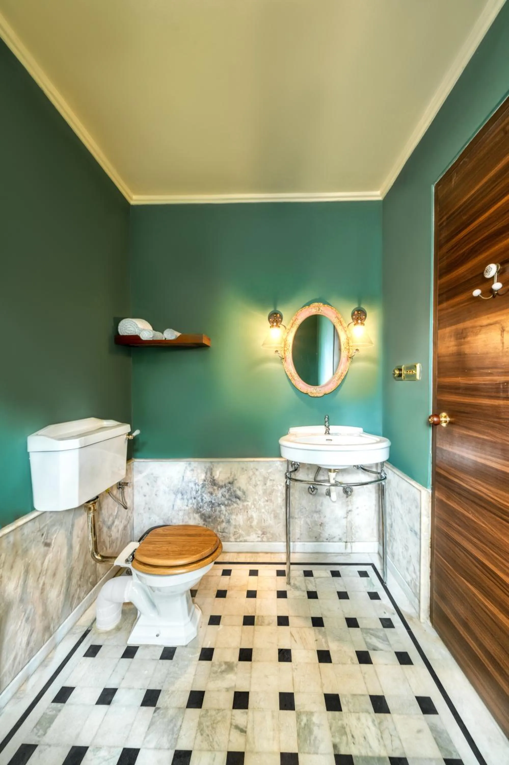 Shower in Clarks Exotica Island House, Portblair