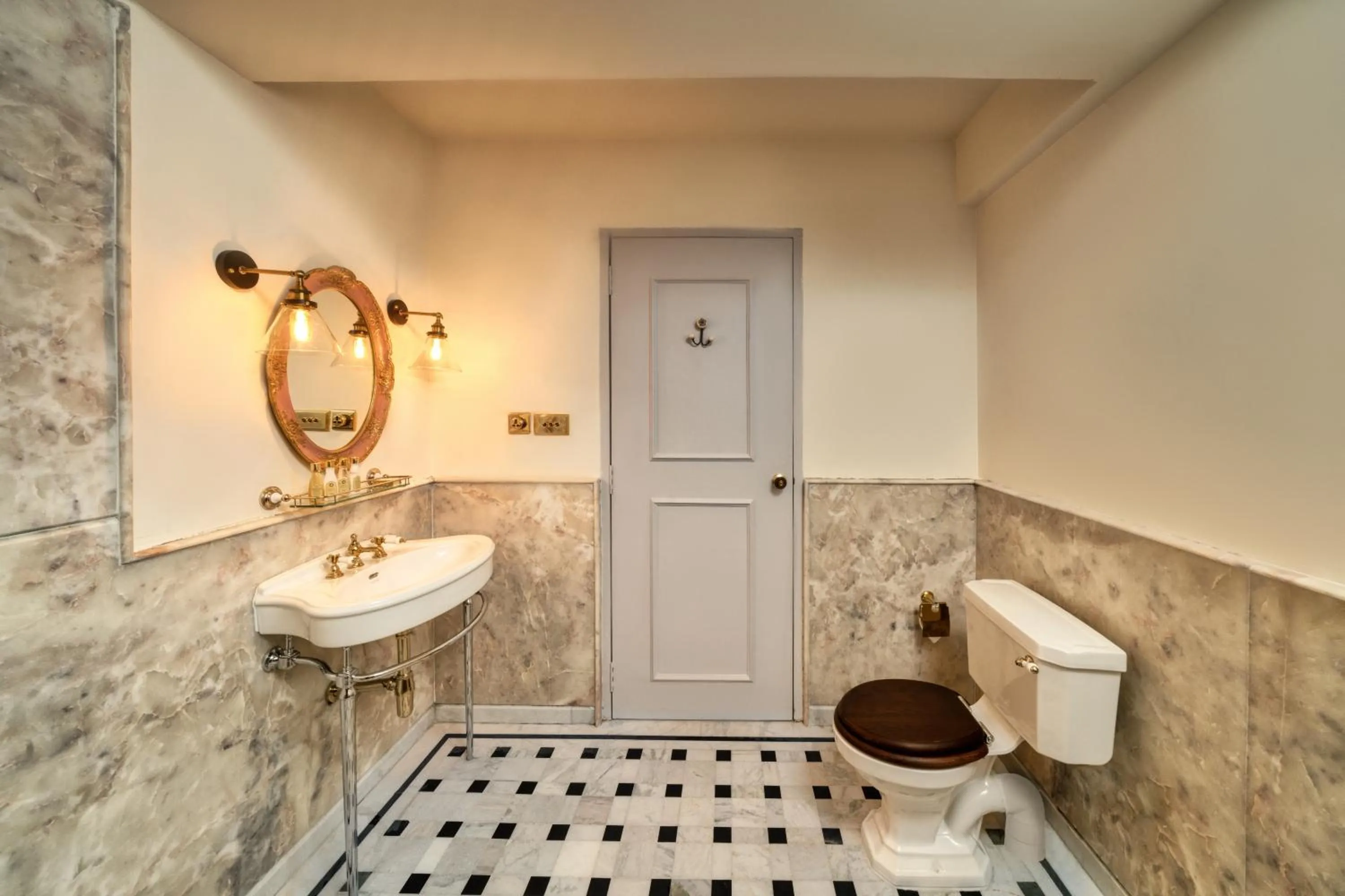 Shower in Clarks Exotica Island House, Portblair