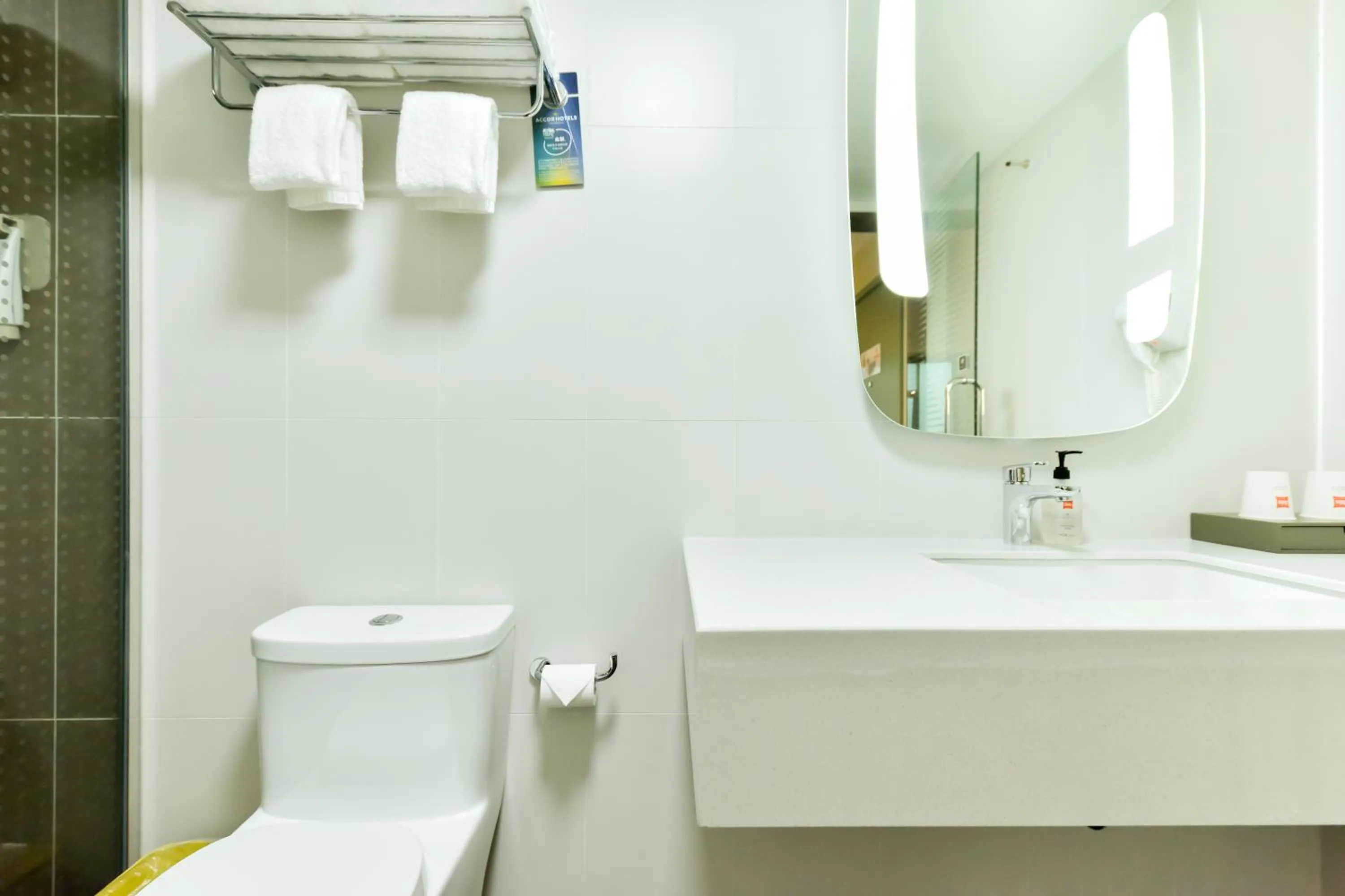 Bathroom in Ibis Guangzhou Pazhou International Exhibition Center Hotel