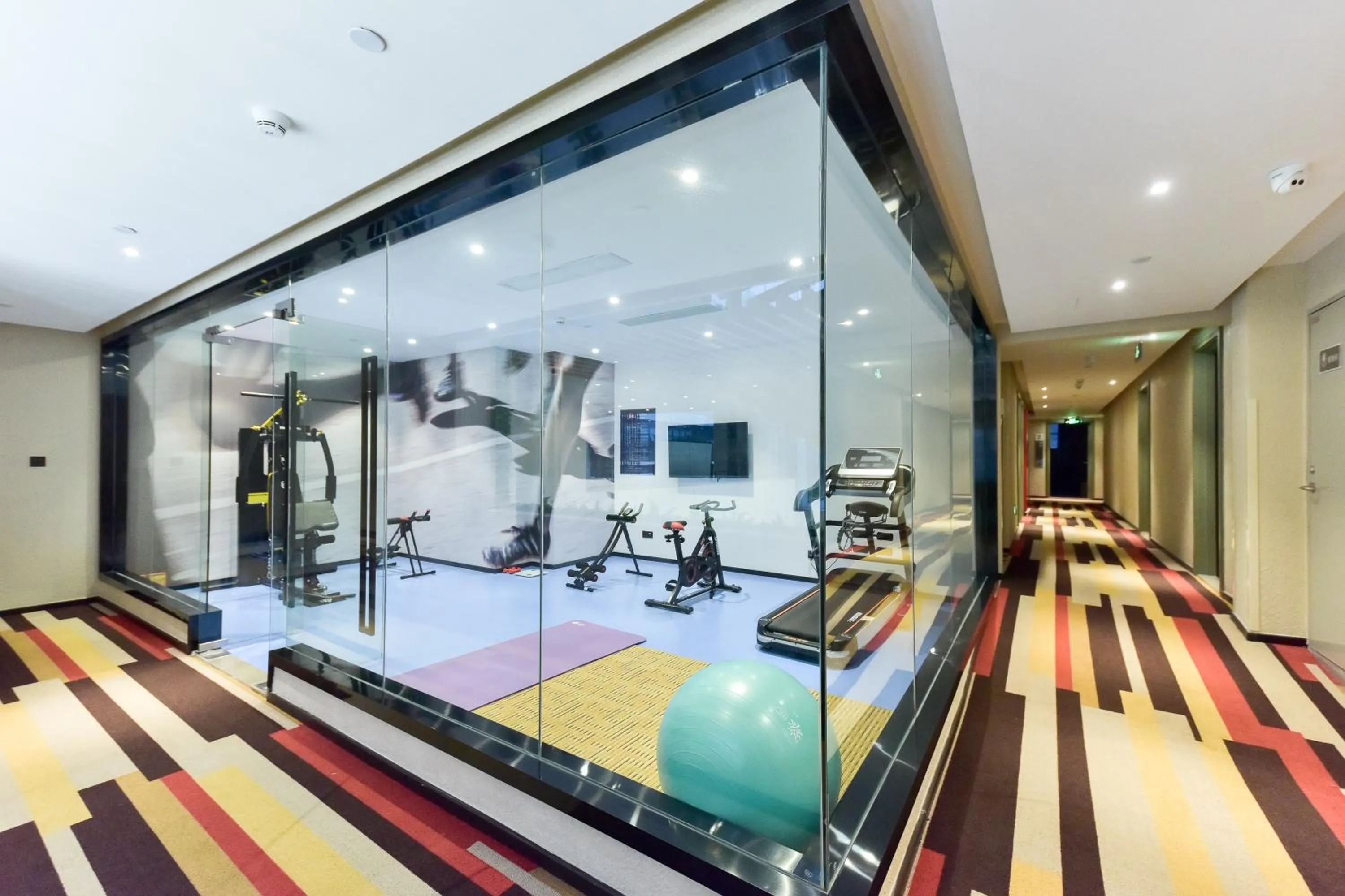 Swimming Pool in Ibis Guangzhou Pazhou International Exhibition Center Hotel