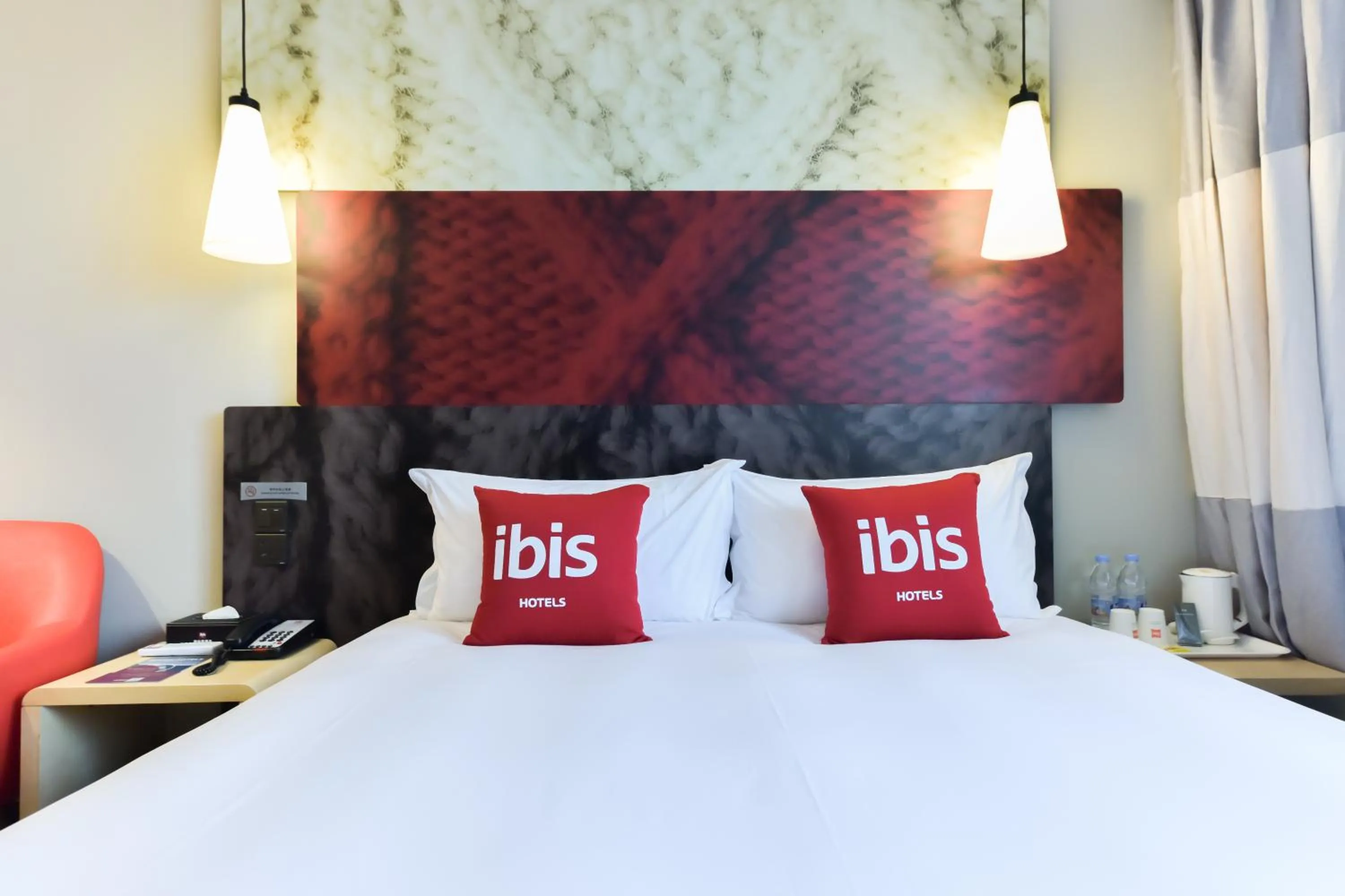 Bed in Ibis Guangzhou Pazhou International Exhibition Center Hotel