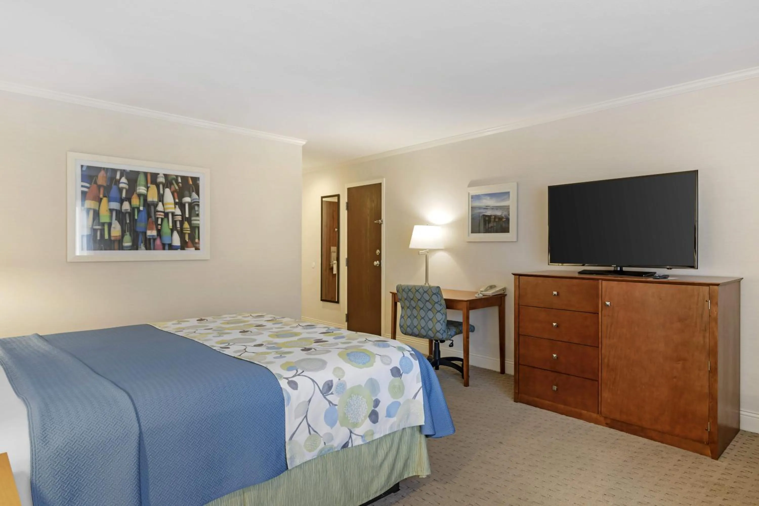 Bed in Juniper Hill Inn