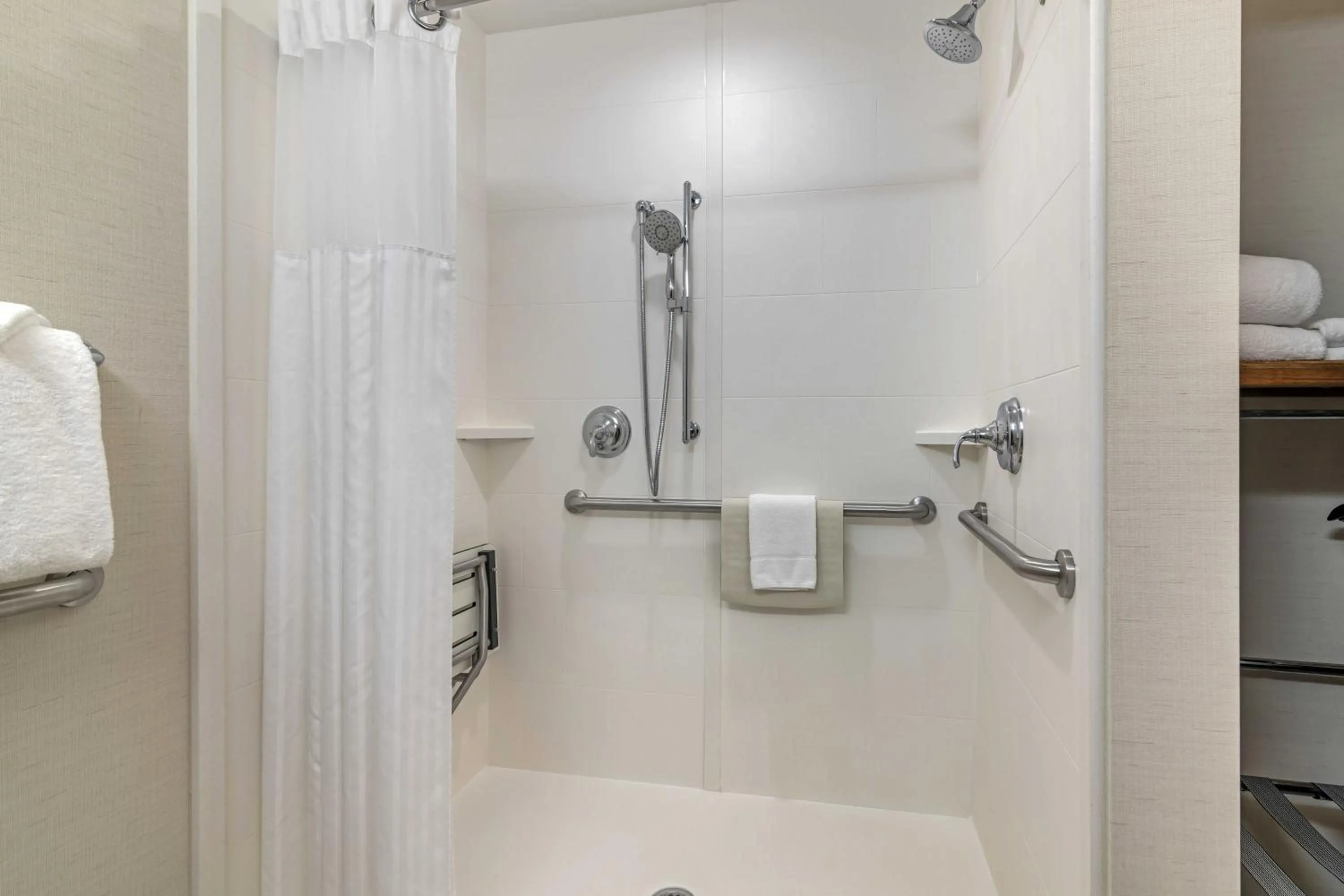 Bathroom in Juniper Hill Inn