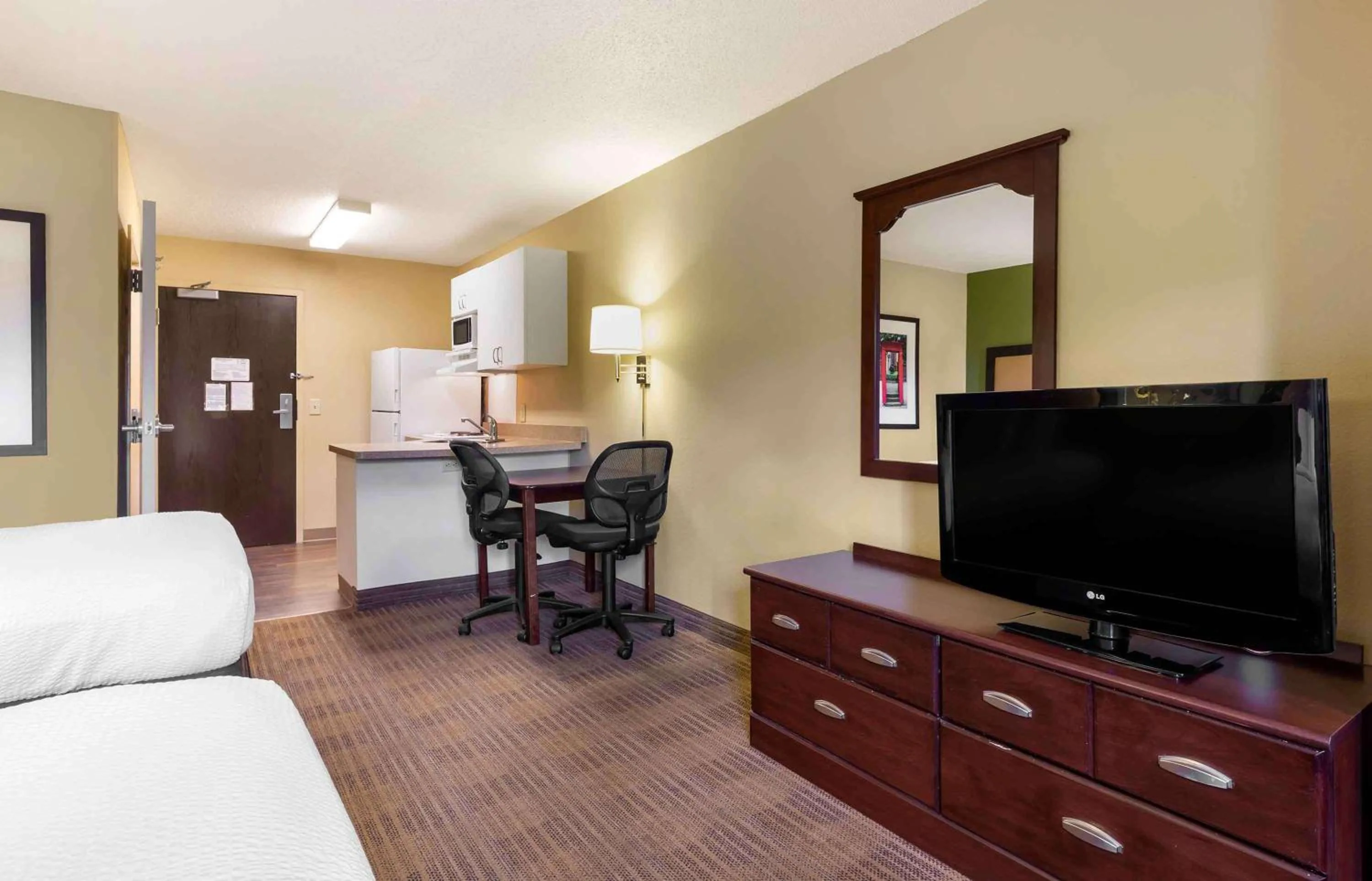 Bedroom, Bed in Extended Stay America Suites - Nashua - Manchester