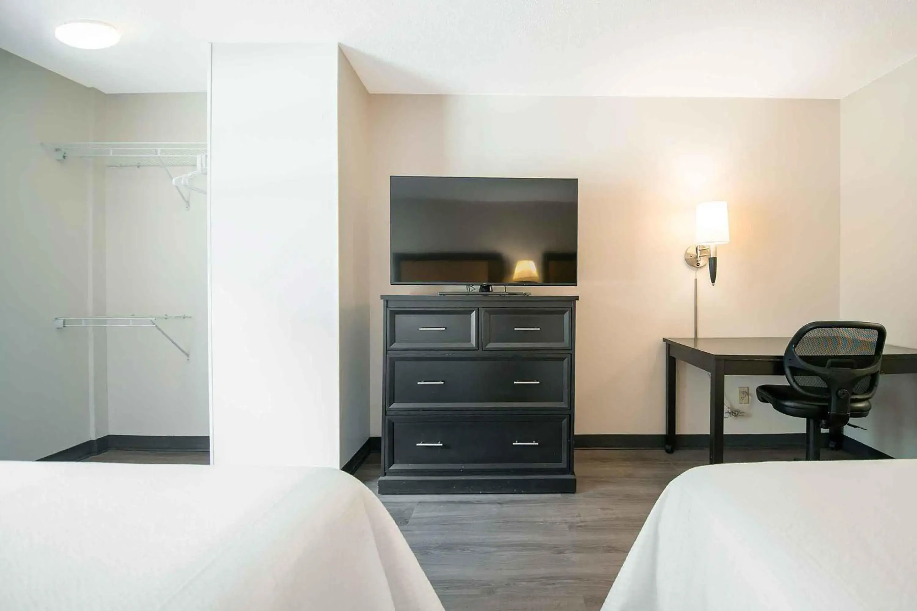 Bedroom, Bed in Extended Stay America Suites - Nashua - Manchester Bedroom, Bed in Extended Stay America Suites - Nashua - Manchester