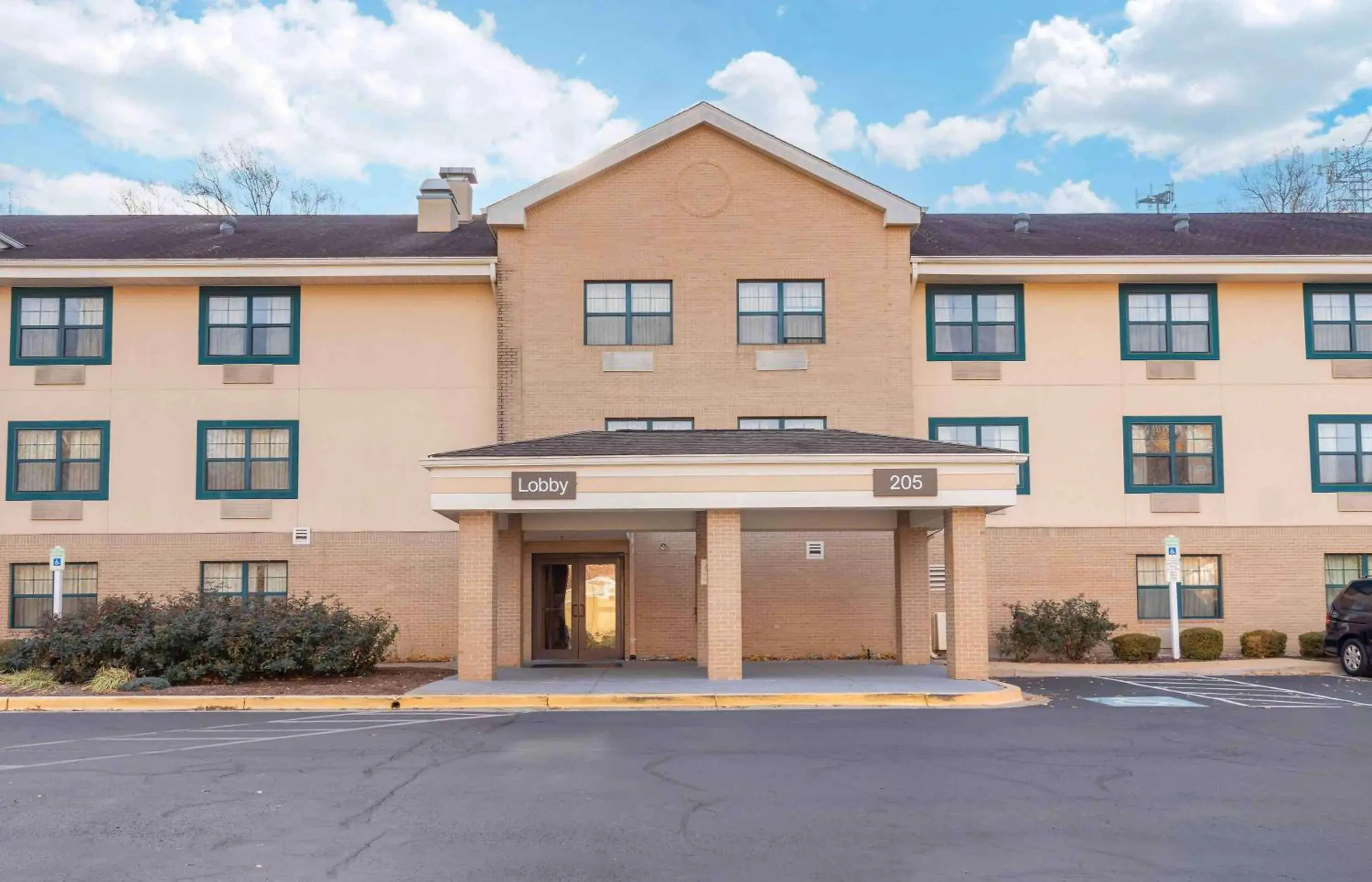 Property building in Extended Stay America Suites - Washington, DC - Gaithersburg - North Property building in Extended Stay America Suites - Washington, DC - Gaithersburg - North