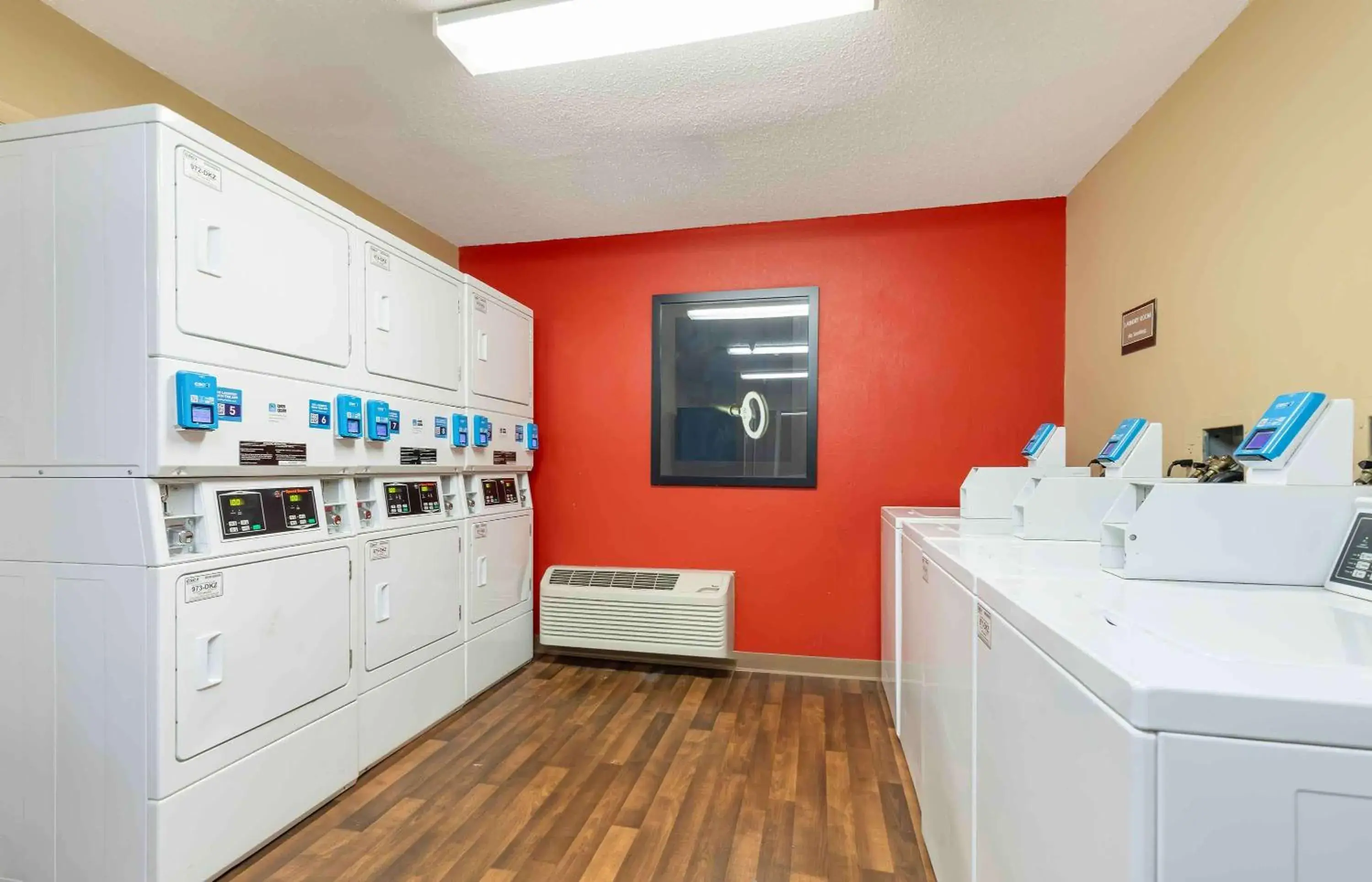 Property building in Extended Stay America Suites - Washington, DC - Gaithersburg - North Property building in Extended Stay America Suites - Washington, DC - Gaithersburg - North