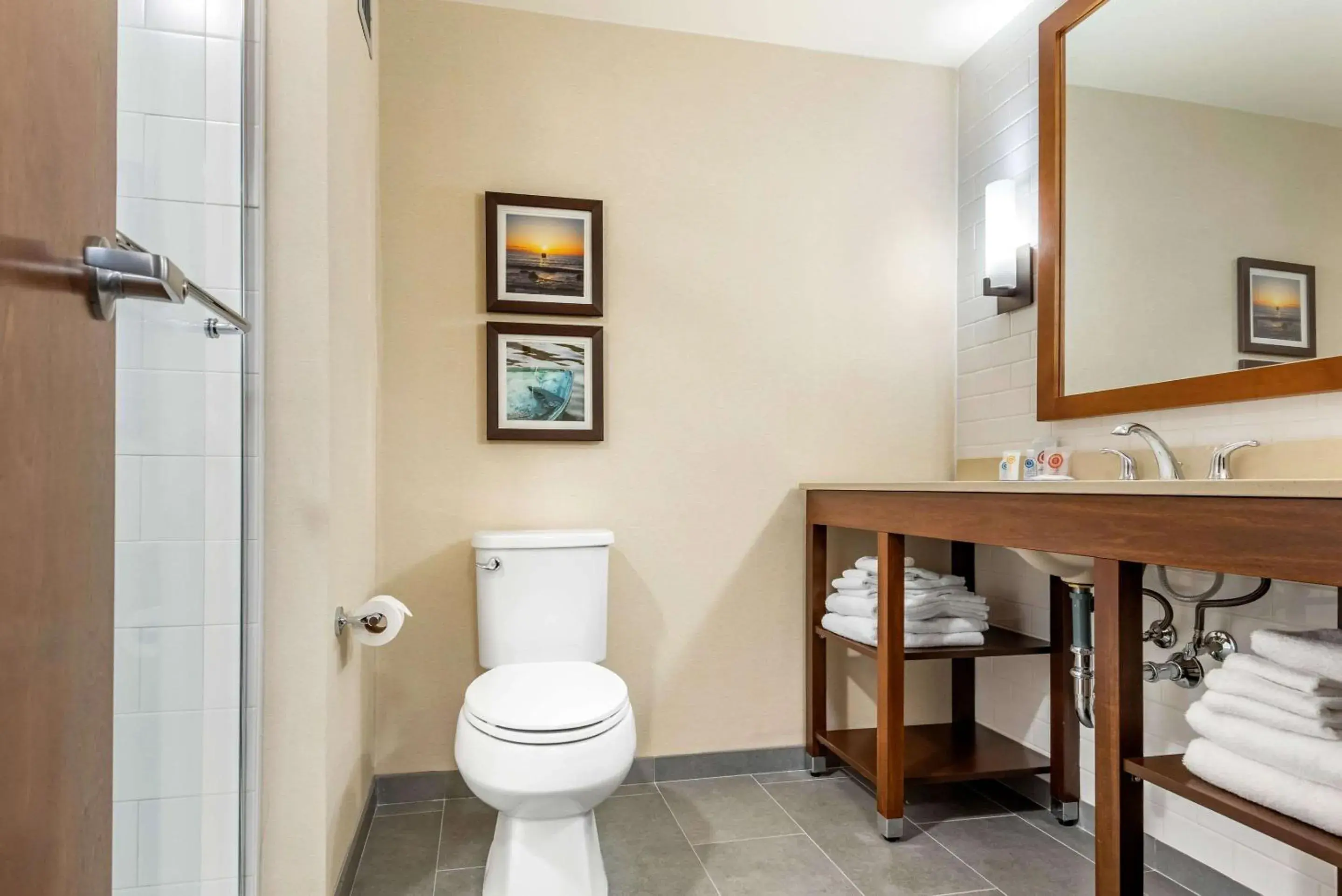 Bedroom in Comfort Inn & Suites Bedroom in Comfort Inn & Suites