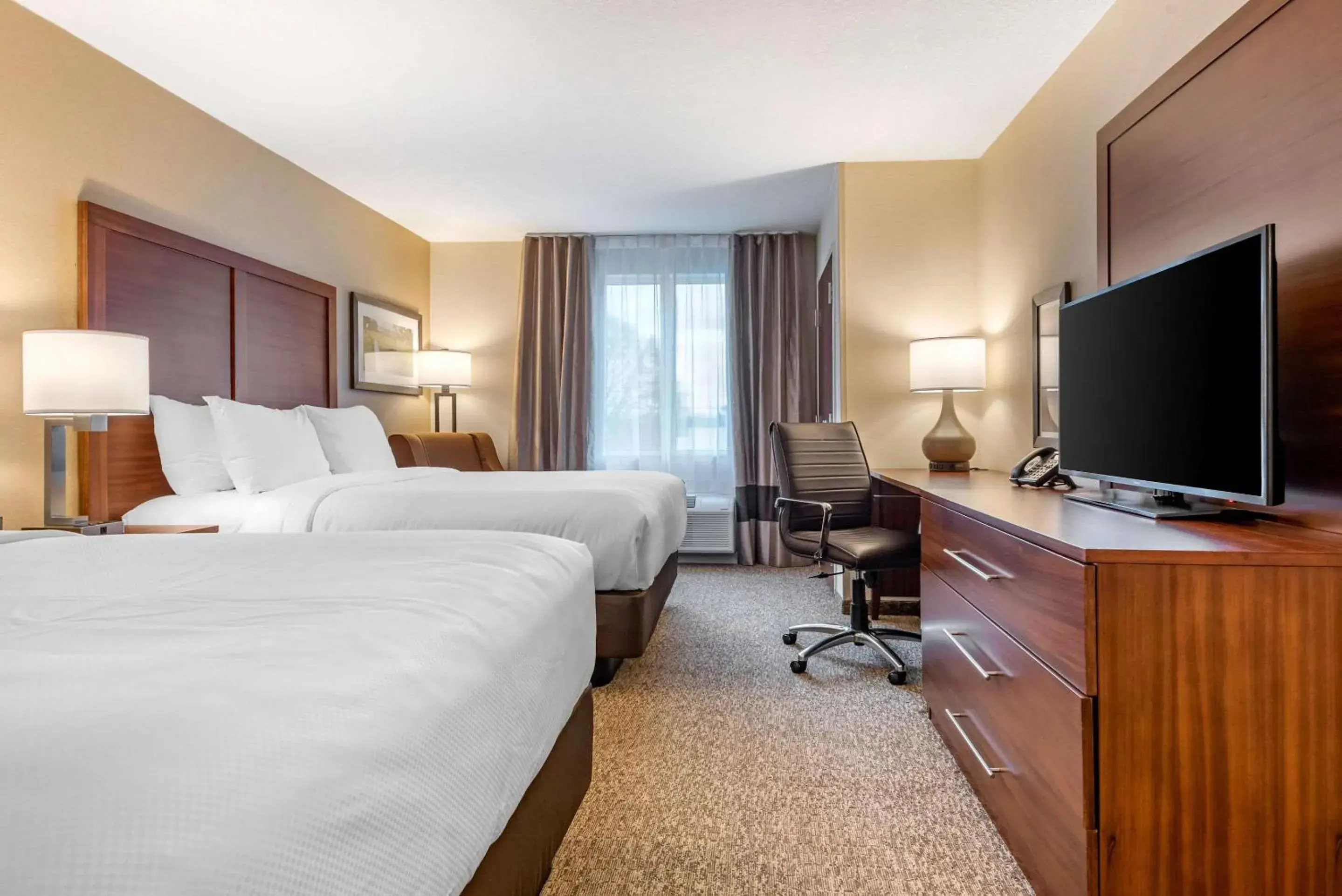 Bedroom, Bed in Comfort Inn & Suites Bedroom, Bed in Comfort Inn & Suites